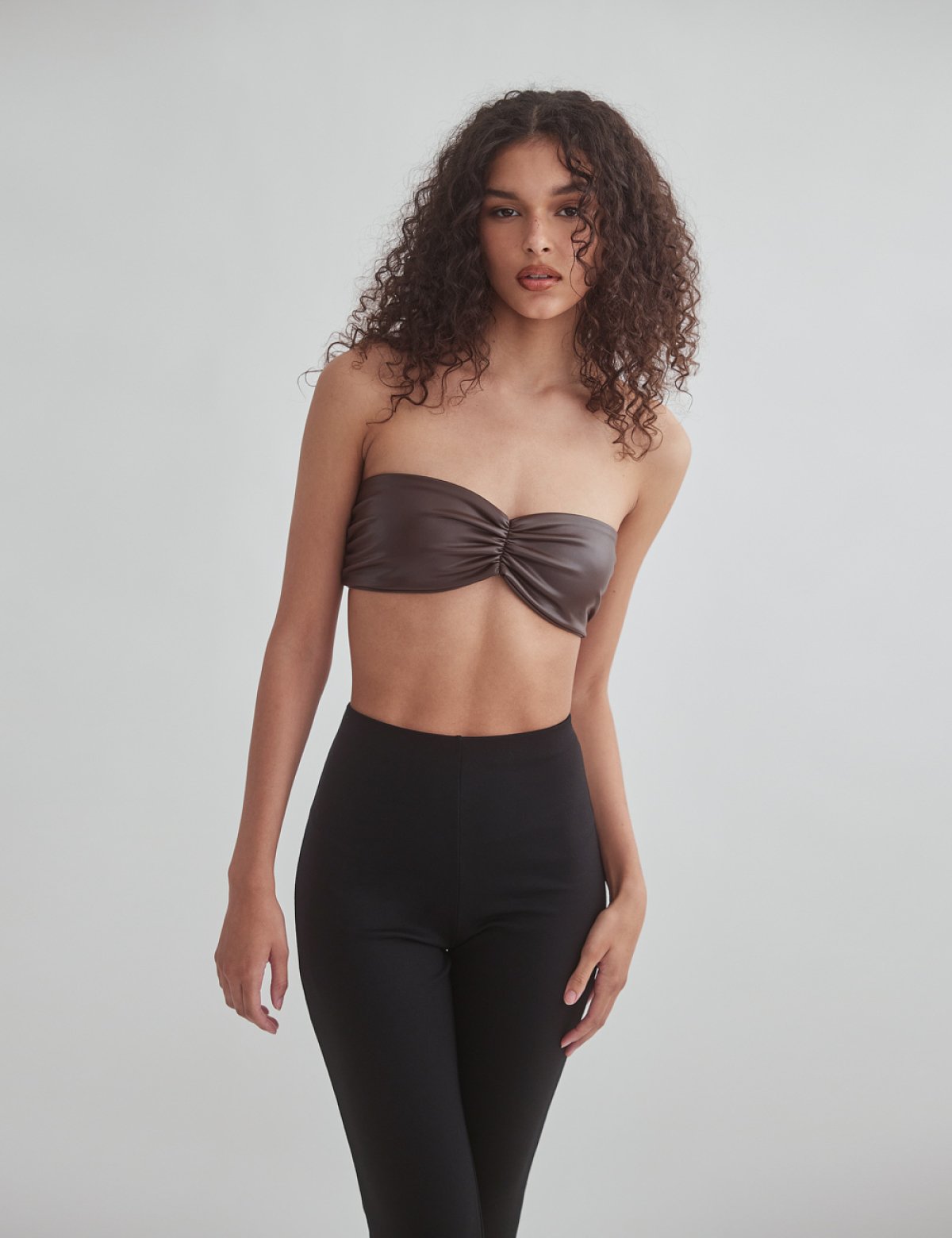 Γυναικείο στράπλες crop τοπ σε όψη δέρματος