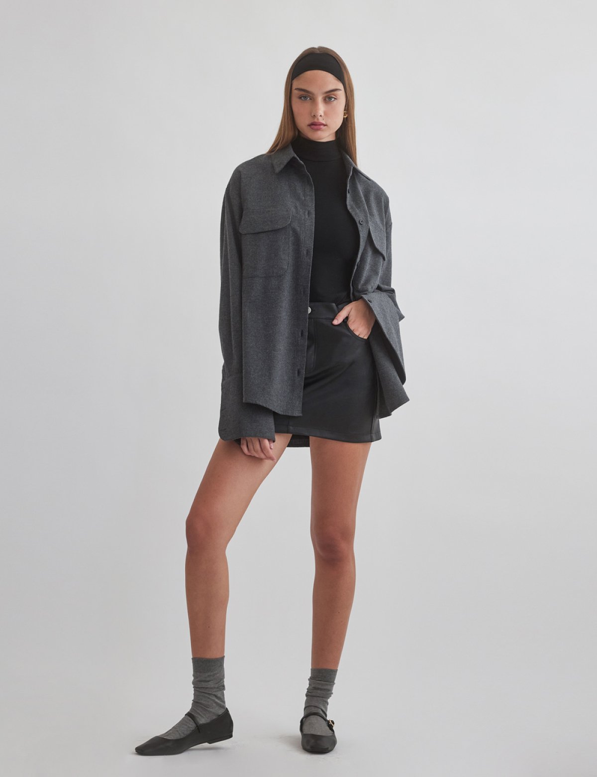 Μίνι φούστα με υφή δέρματος και τσέπες-2