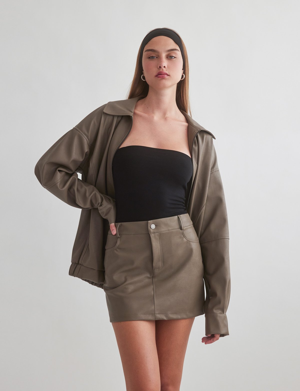 Μίνι φούστα με υφή δέρματος και τσέπες-7