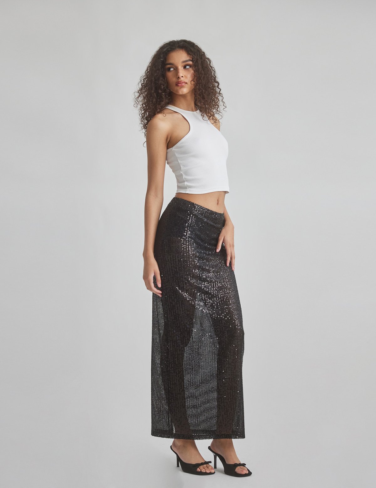 Μακριά ημιδιάφανη φούστα με παγιέτα-4