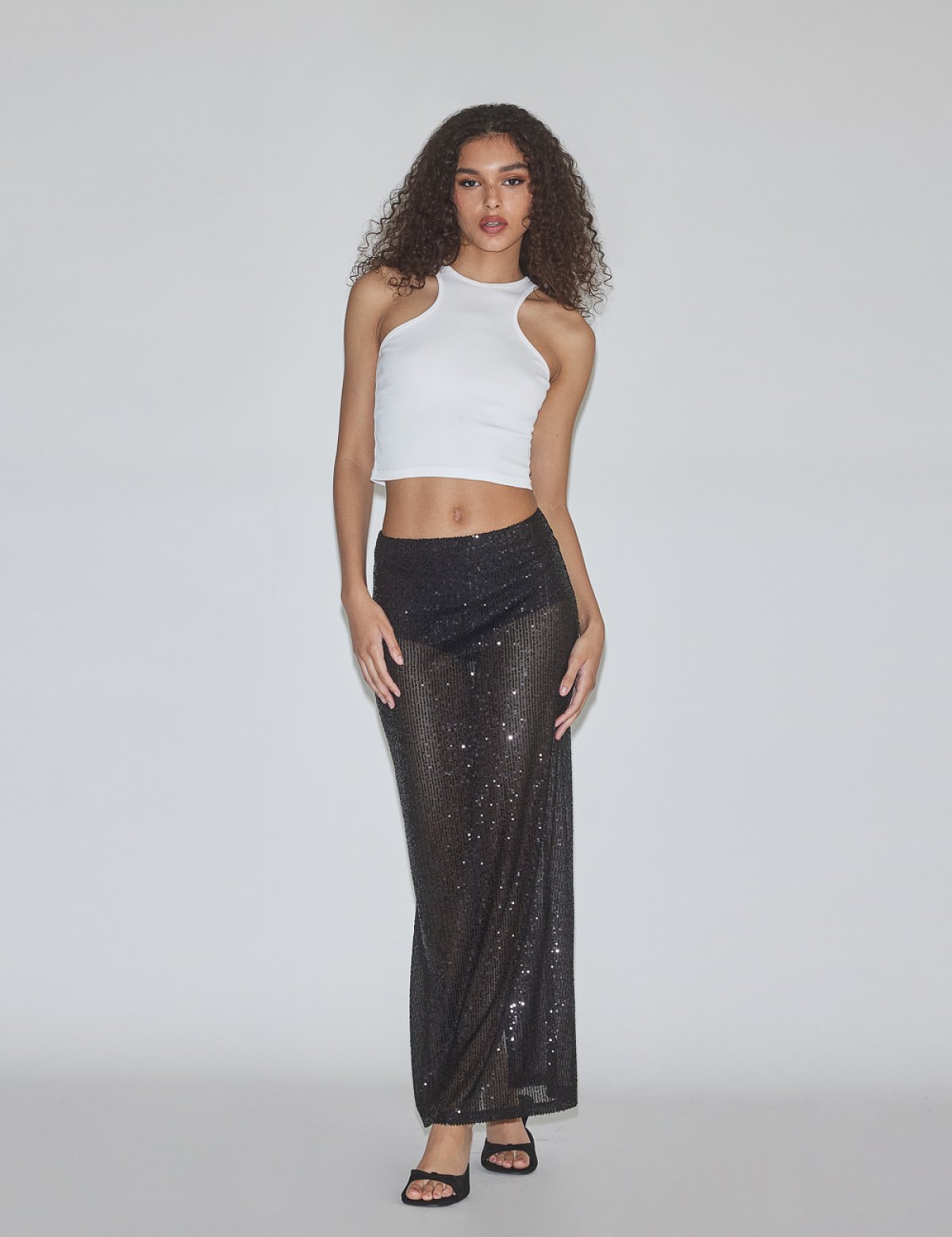Μακριά ημιδιάφανη φούστα με παγιέτα-5