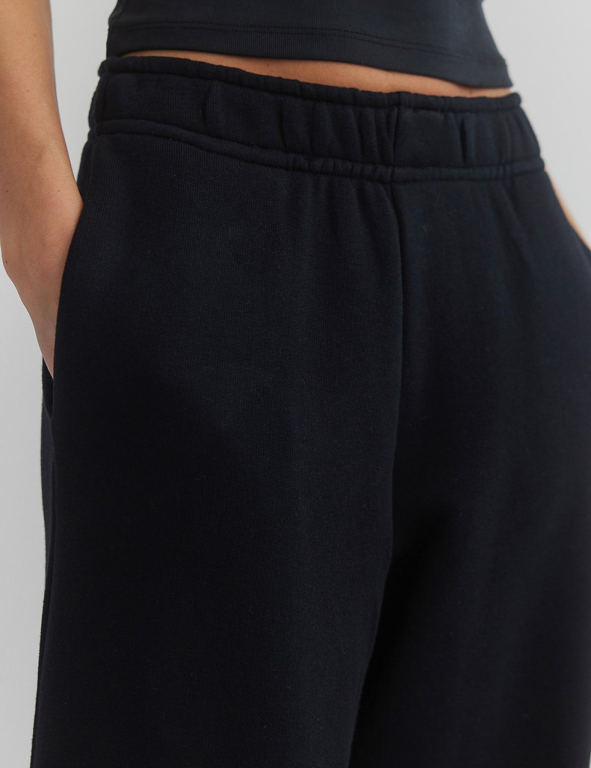 Γυναικεία φαρδιά φόρμα με λάστιχο