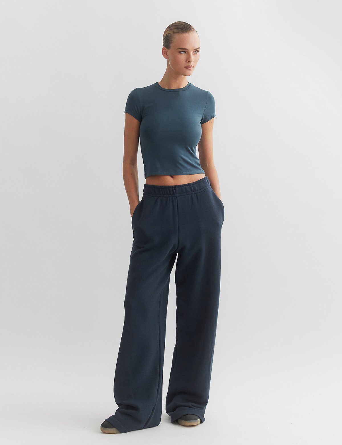 Γυναικεία φαρδιά φόρμα με λάστιχο