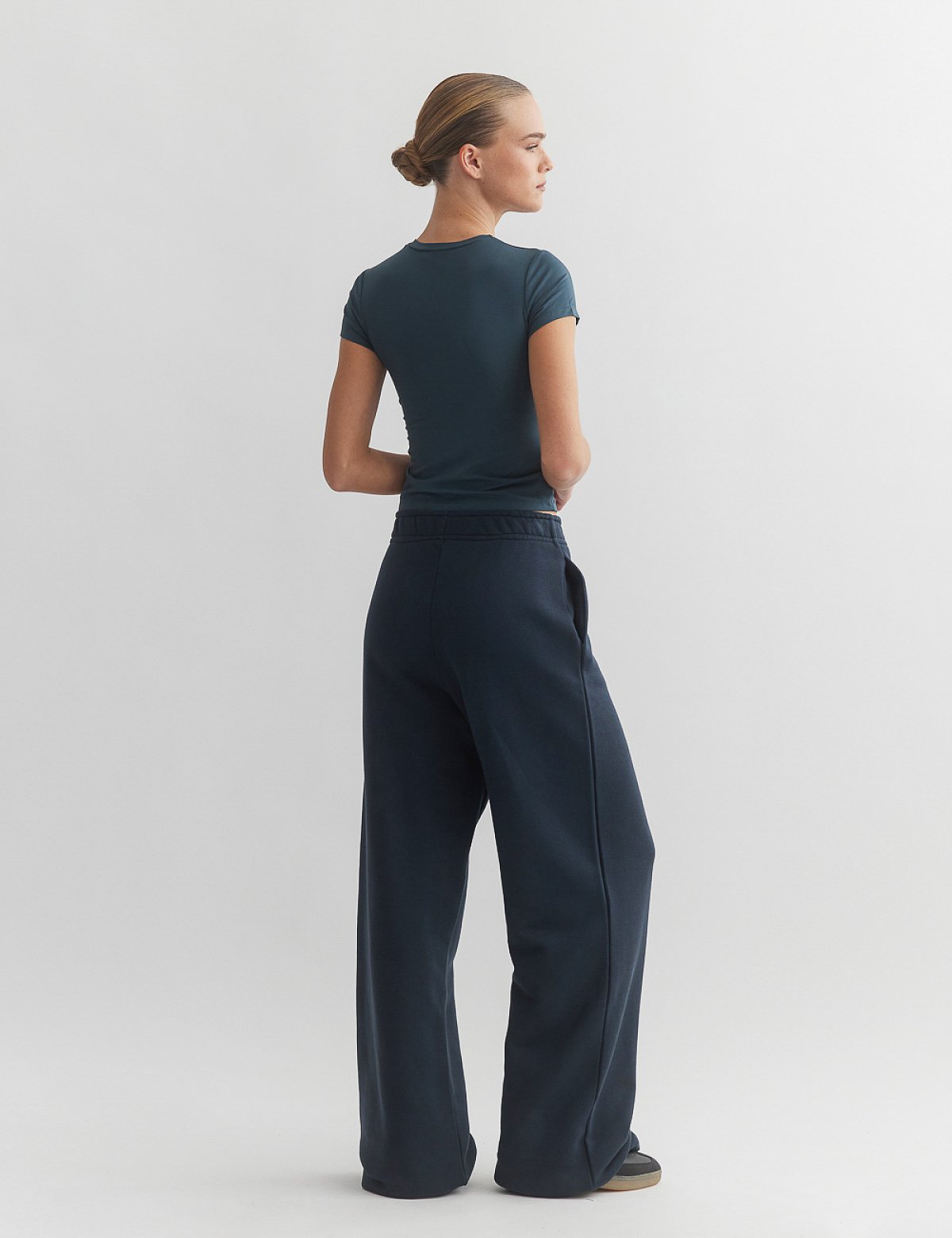 Γυναικεία φαρδιά φόρμα με λάστιχο