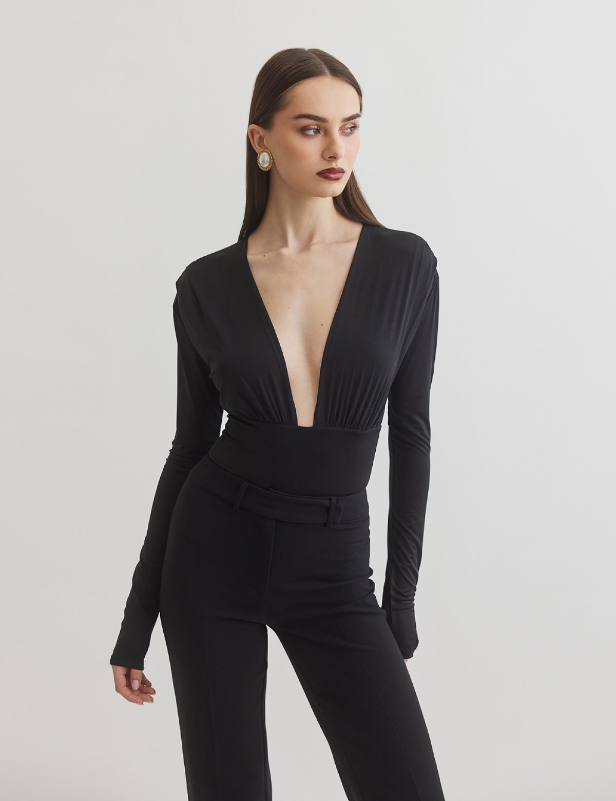 Γυναικείο μακρυμάνικο κορμάκι με ντεκολτέ V