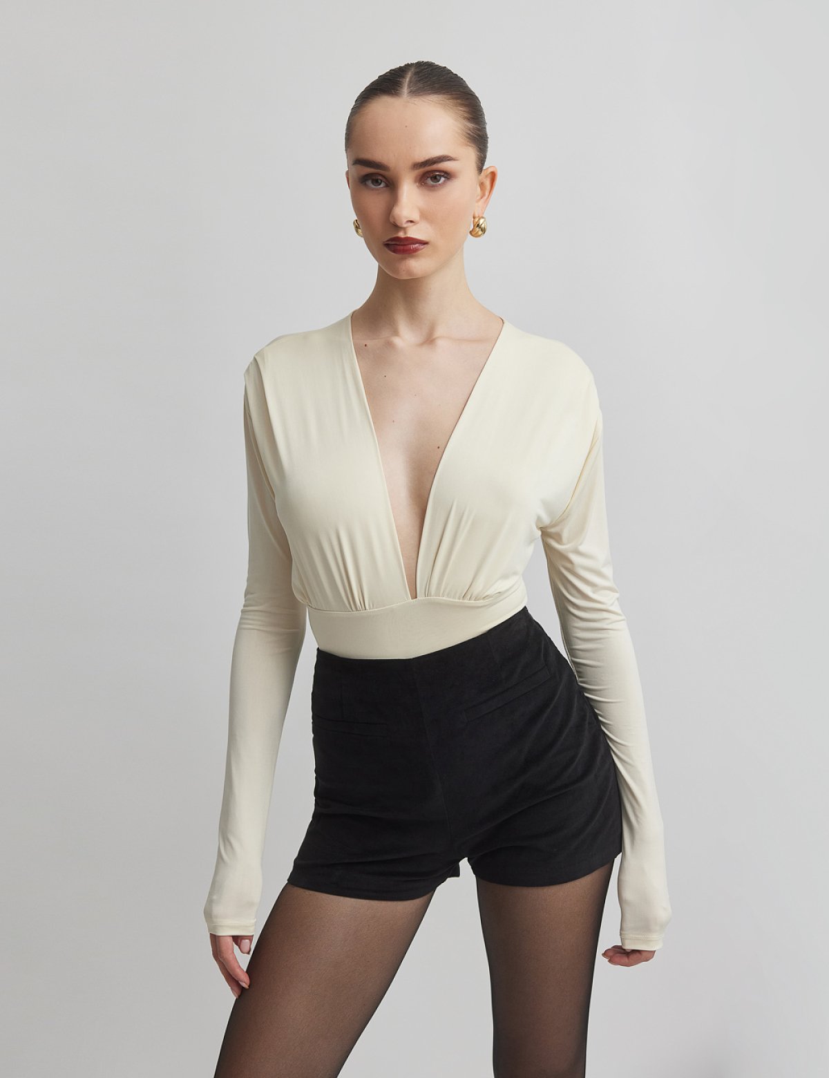 Γυναικείο μακρυμάνικο κορμάκι με ντεκολτέ V