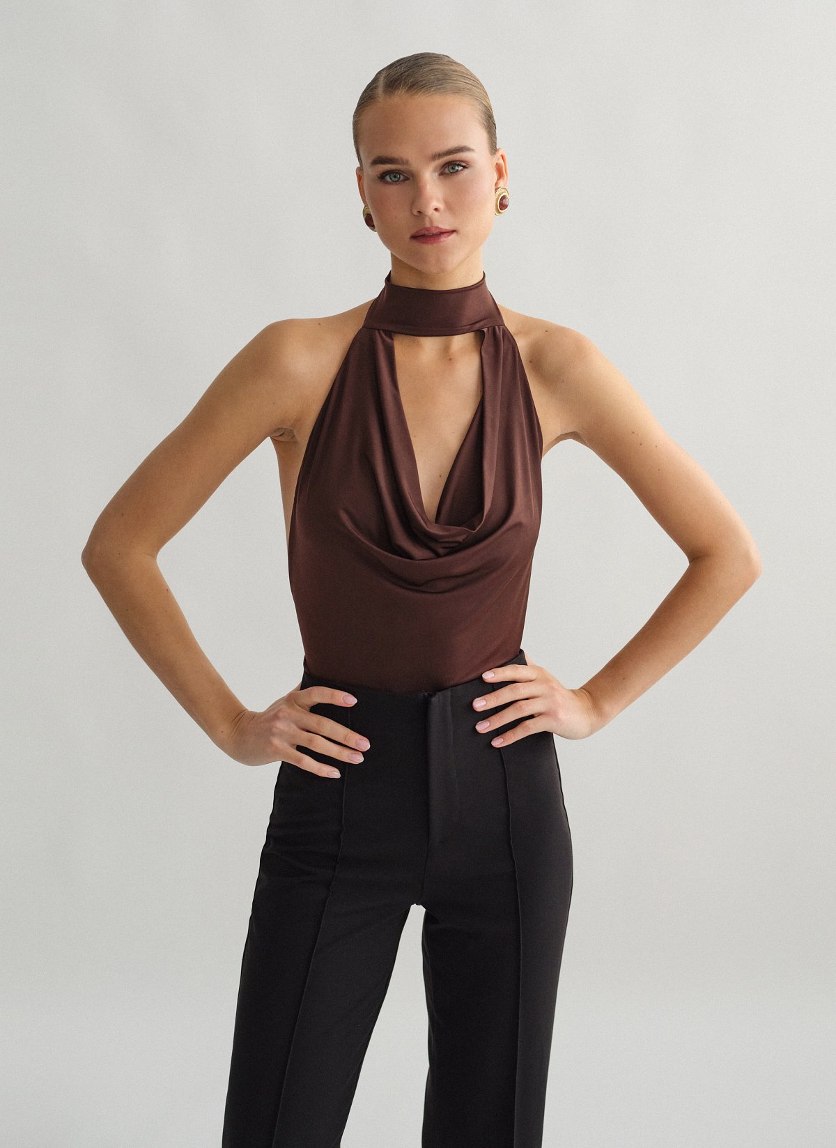 Γυναικείο κορμάκι με ντραπέ λαιμόκοψη