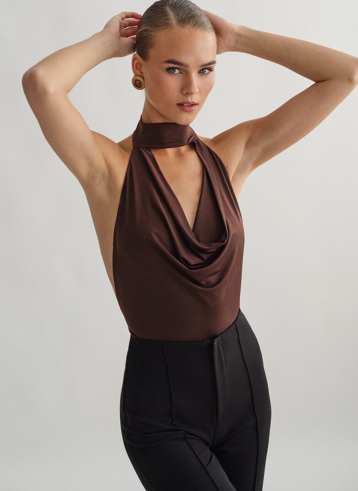 Γυναικείο κορμάκι με ντραπέ λαιμόκοψη