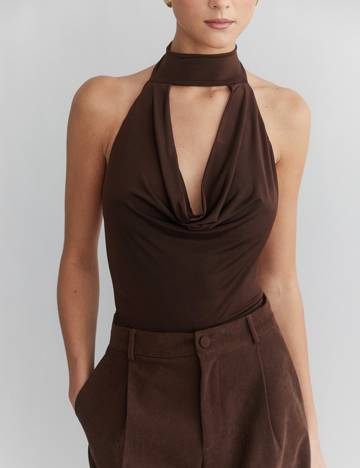 Γυναικείο κορμάκι με ντραπέ λαιμόκοψη