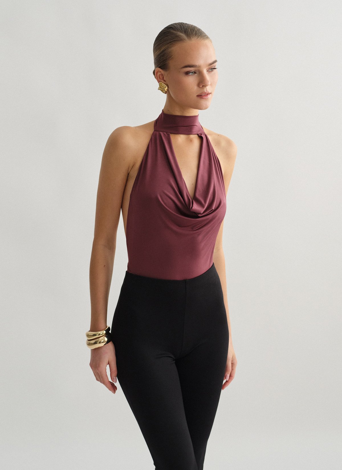 Γυναικείο κορμάκι με ντραπέ λαιμόκοψη