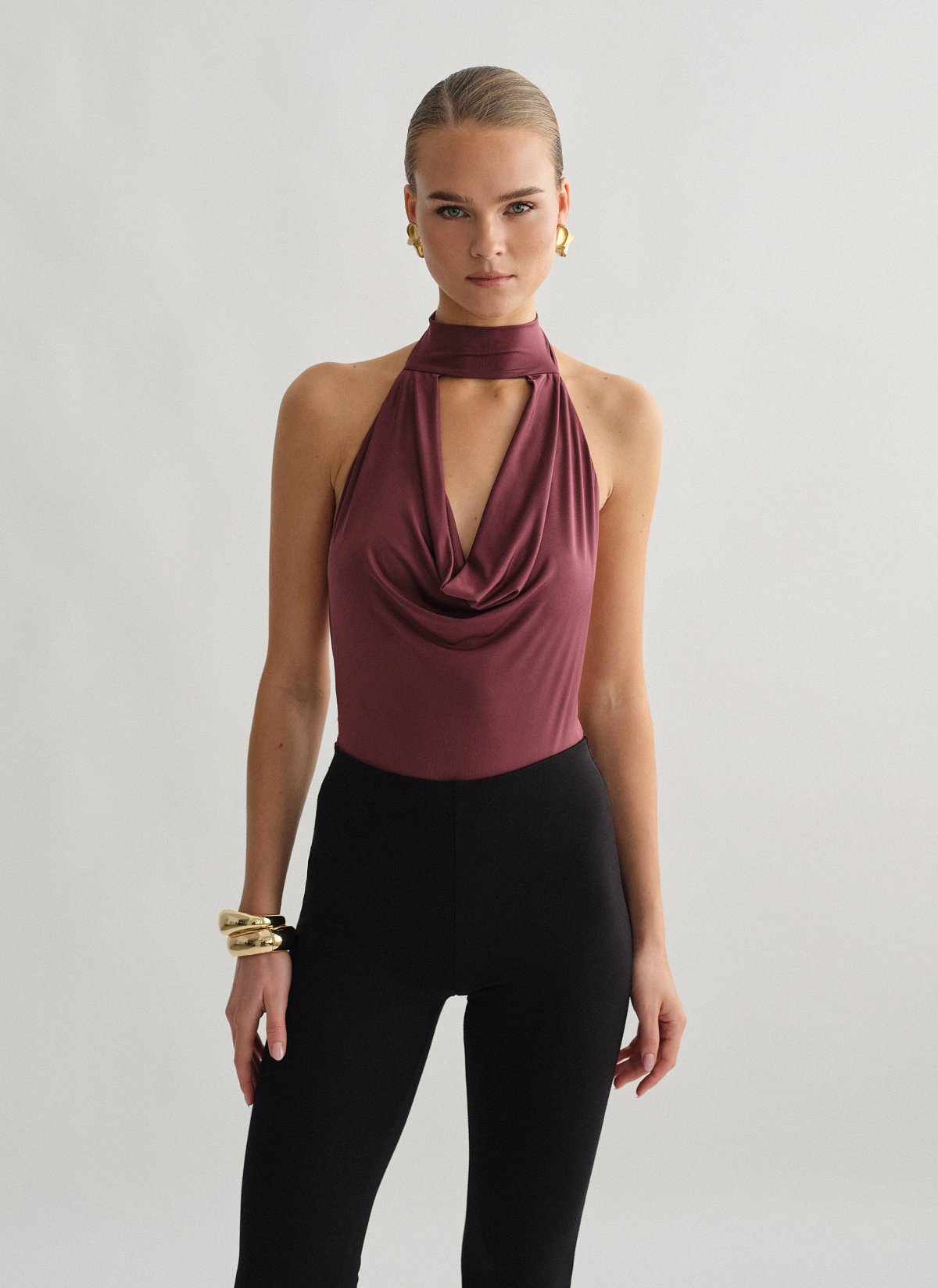 Γυναικείο κορμάκι με ντραπέ λαιμόκοψη