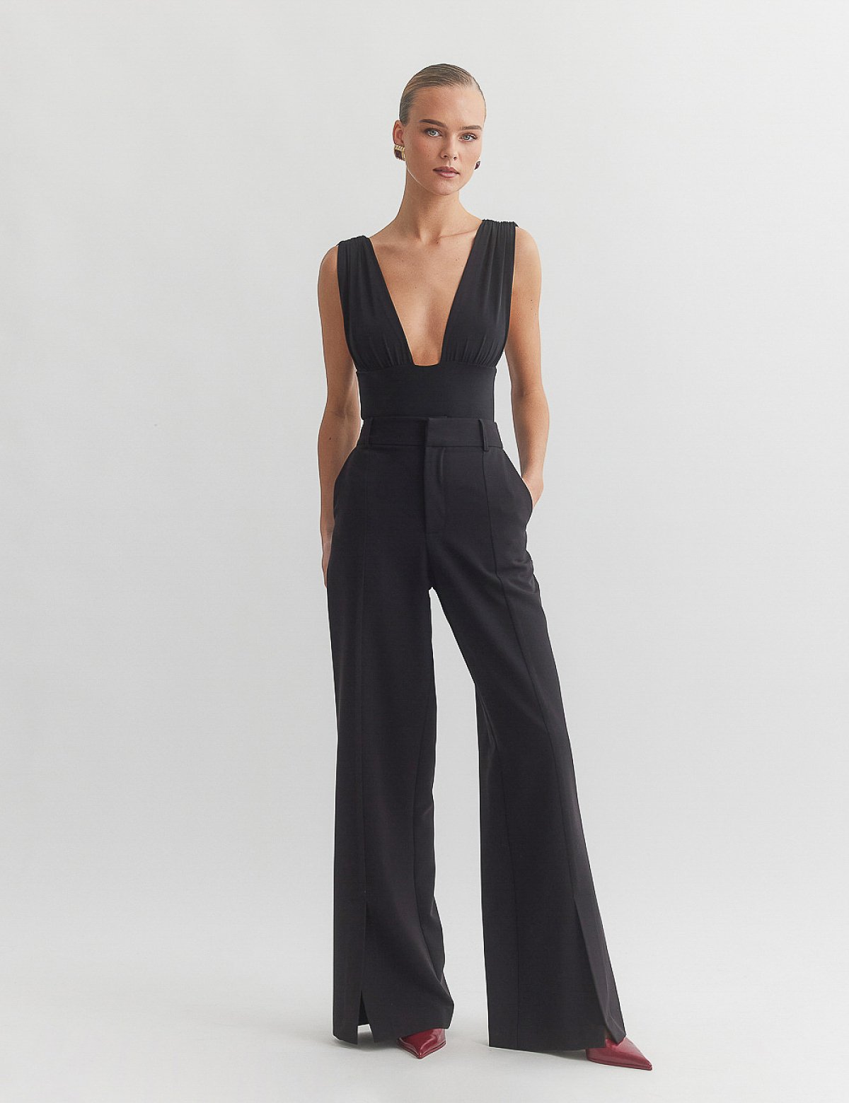 Γυναικείο υφασμάτινο παντελόνι με σκίσιμο