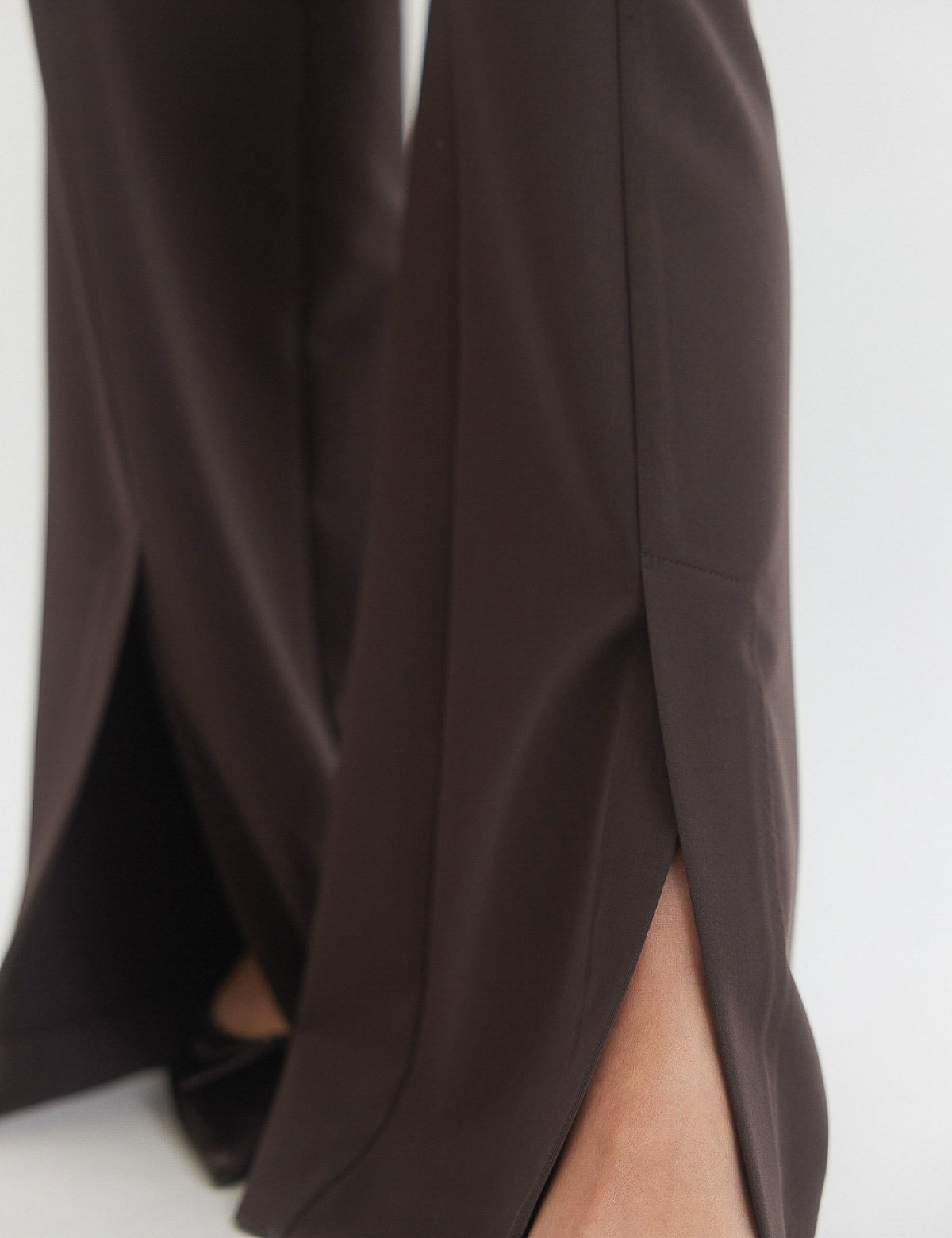 Γυναικείο υφασμάτινο παντελόνι με σκίσιμο