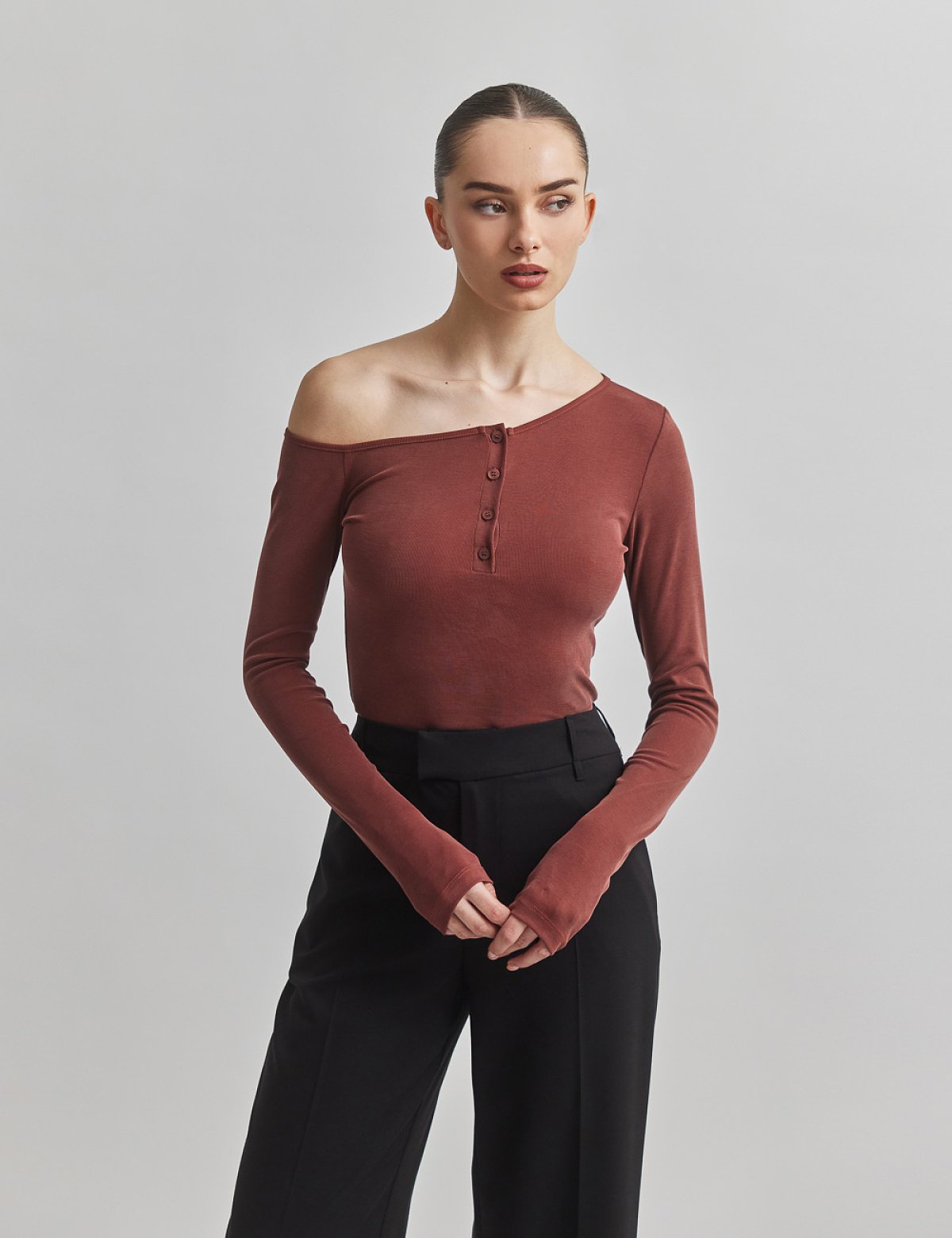 Γυναικεία one-shoulder μακρυμάνικη μπλούζα ριπ