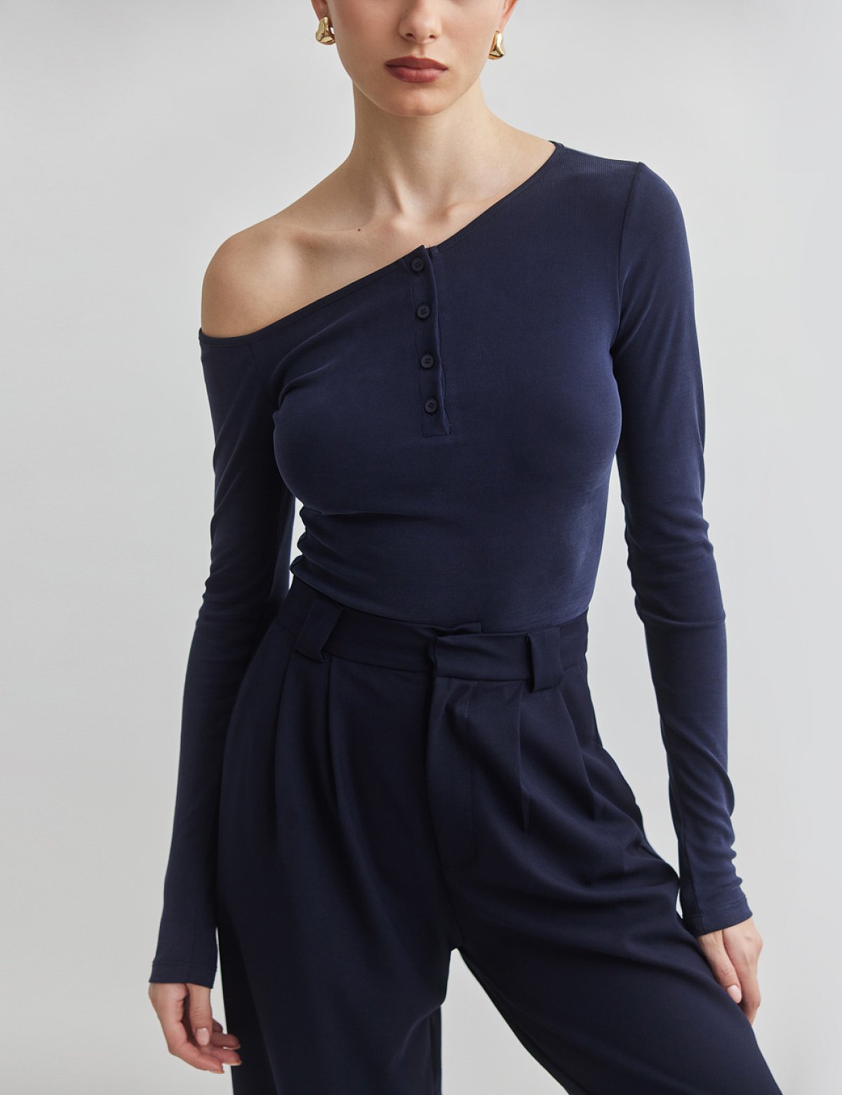 Γυναικεία one-shoulder μακρυμάνικη μπλούζα ριπ