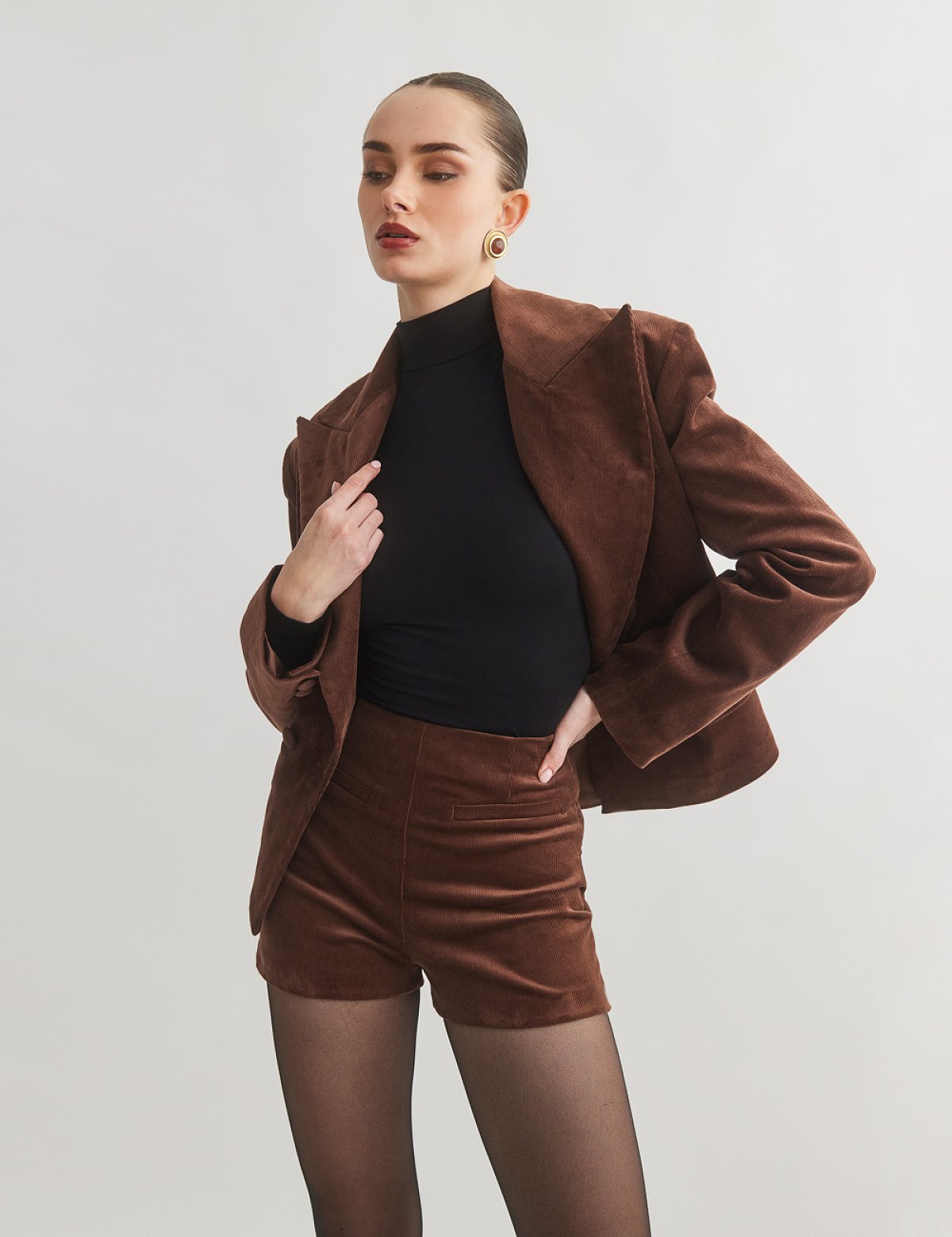 Ψηλόμεσο κοτλέ σορτς-4