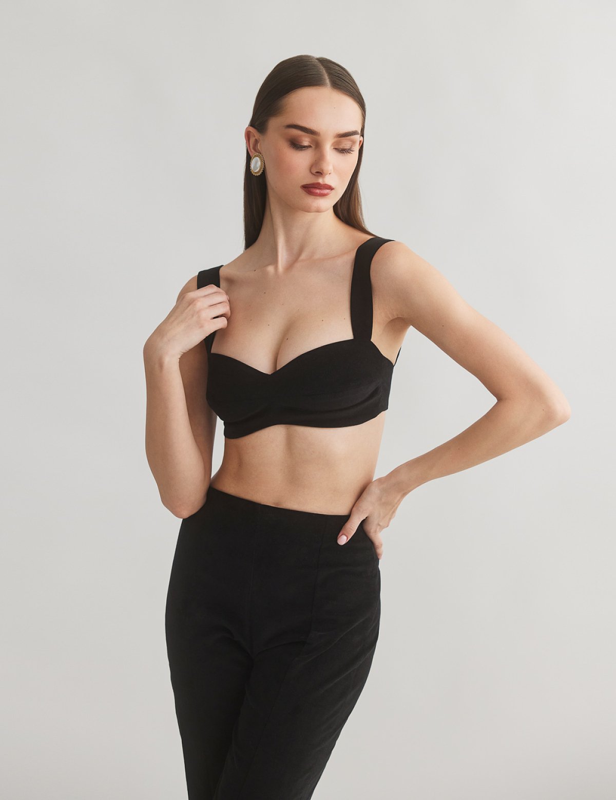 Γυναικείο βελούδινο crop τοπ με φαρδιές τιράντες