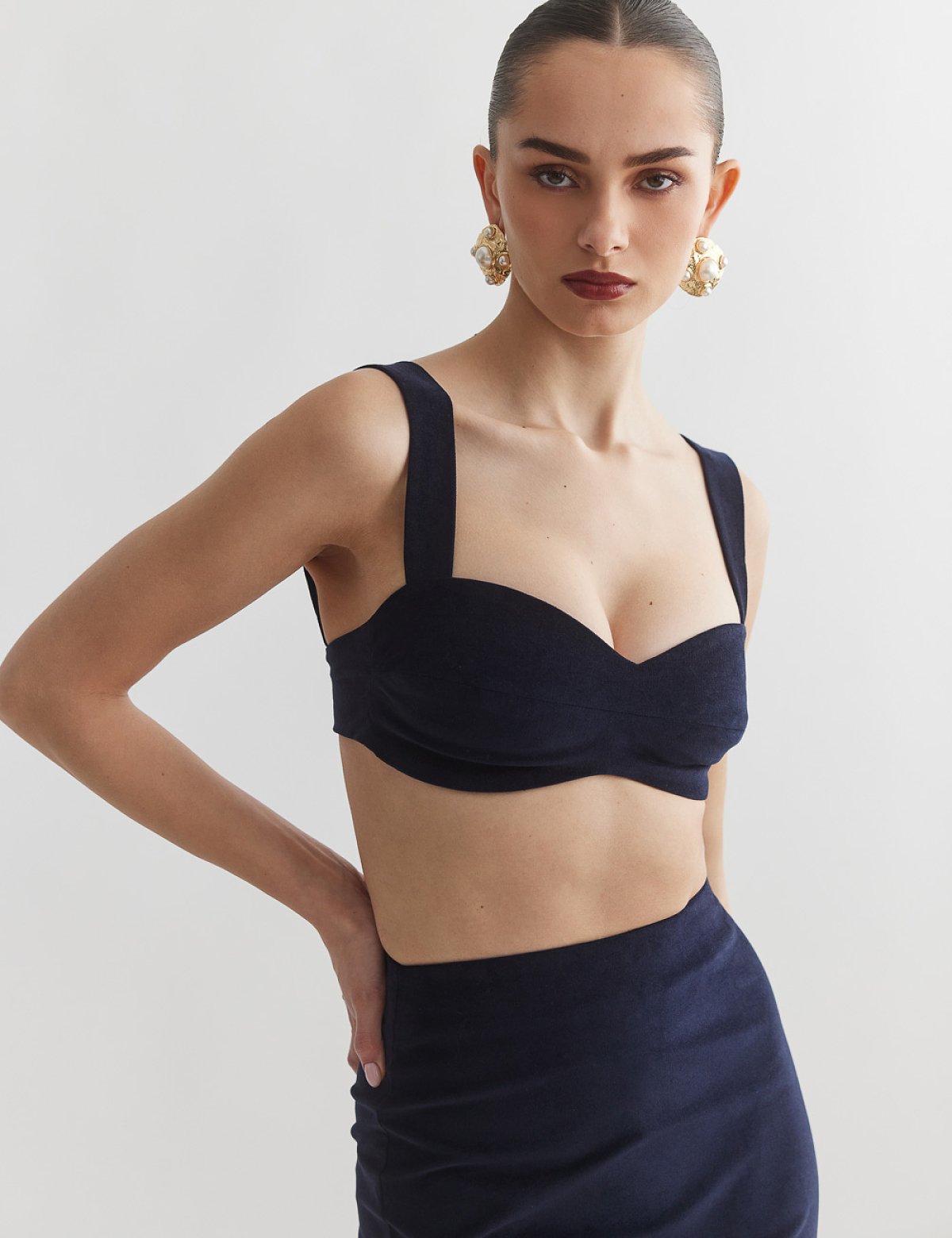 Γυναικείο βελούδινο crop τοπ με φαρδιές τιράντες