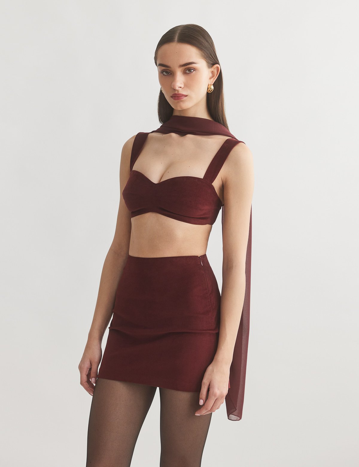 Γυναικείο βελούδινο crop τοπ με φαρδιές τιράντες