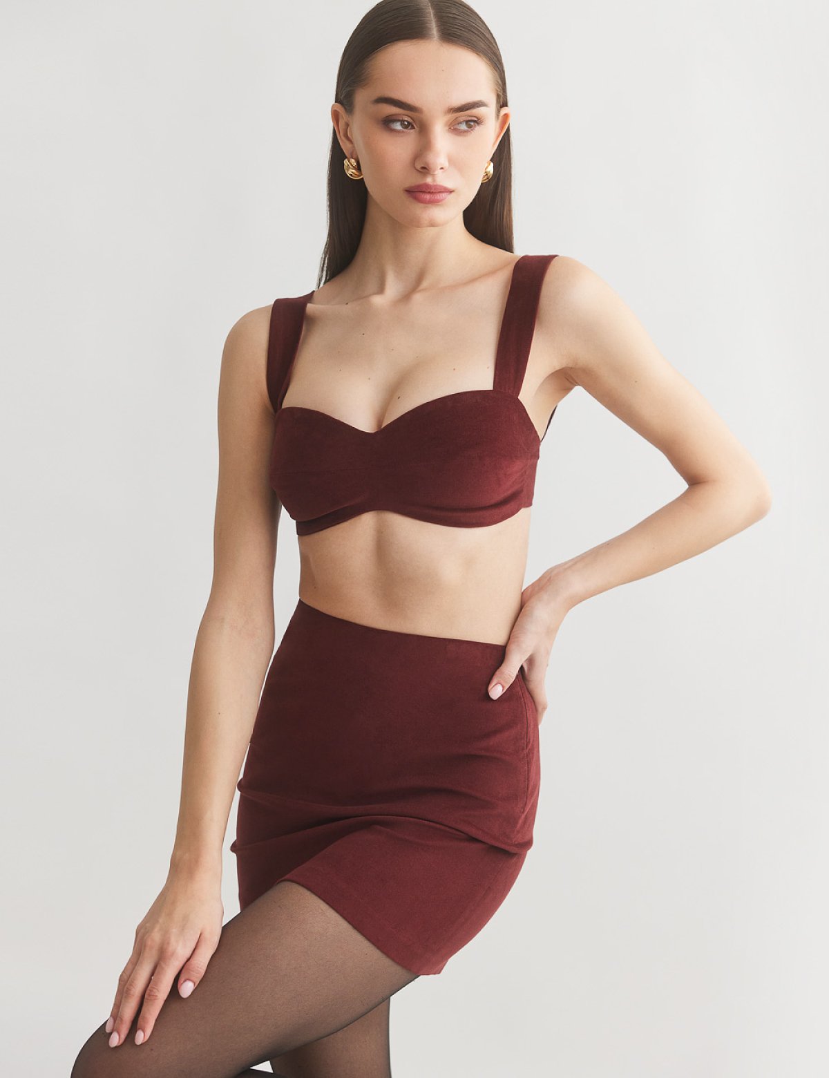 Γυναικείο βελούδινο crop τοπ με φαρδιές τιράντες