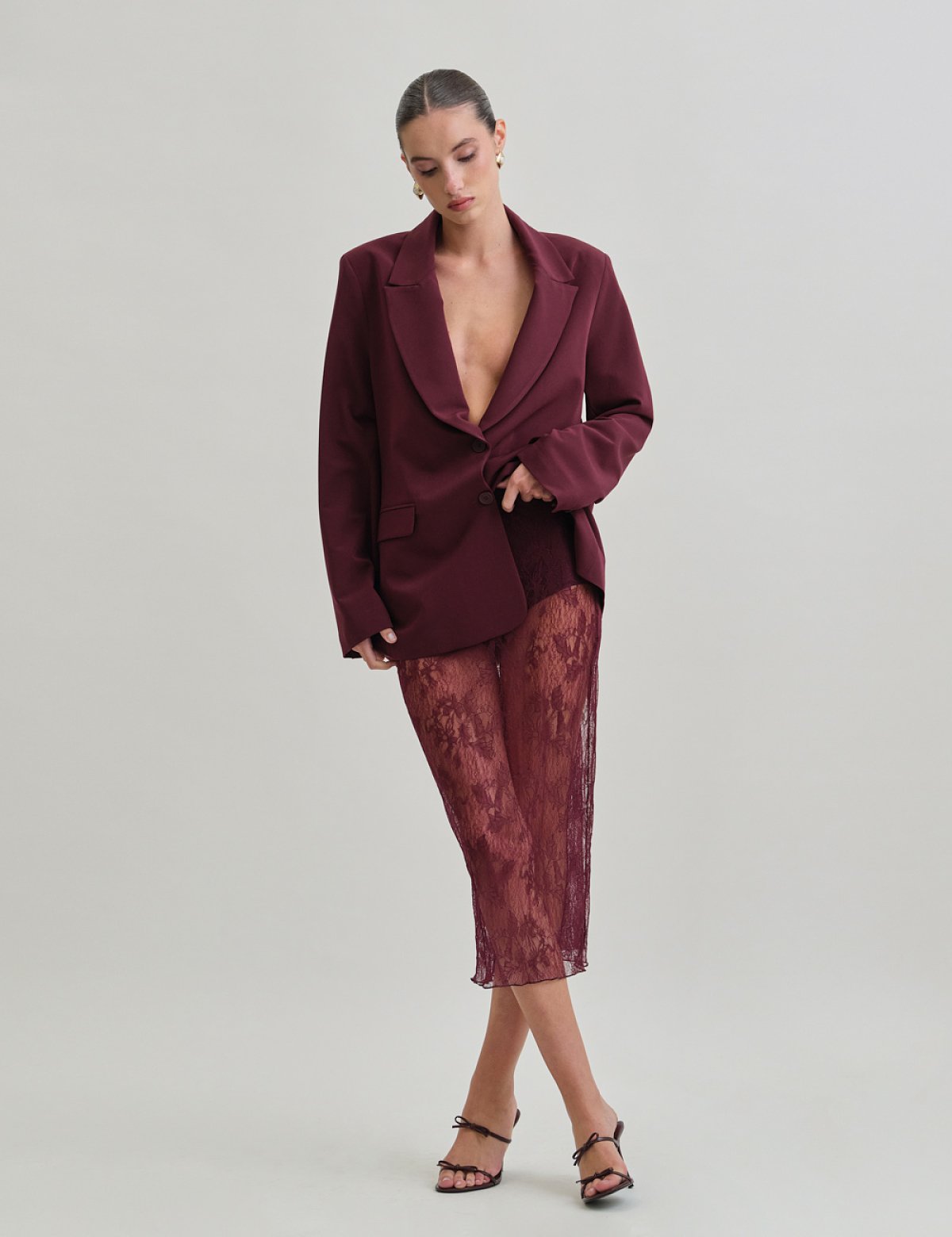 Γυναικεία midi φούστα με ύφασμα δαντέλα