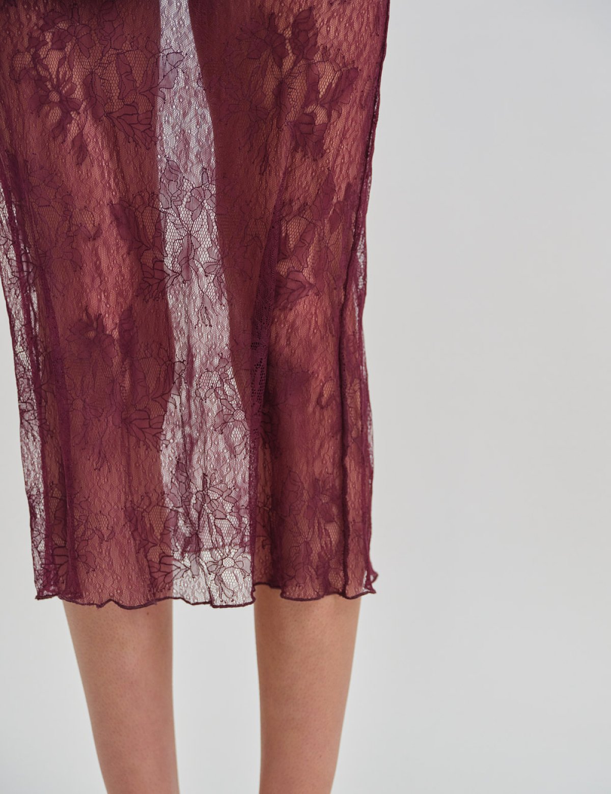 Γυναικεία midi φούστα με ύφασμα δαντέλα