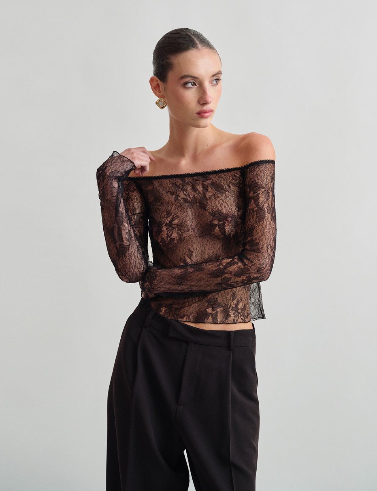 Γυναικείο μακρυμάνικο off-shoulder τοπ δαντέλα