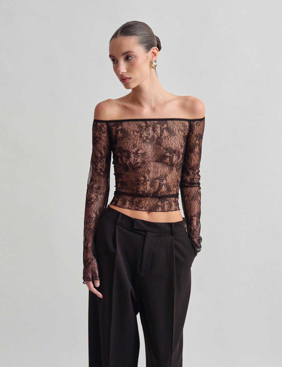 Γυναικείο μακρυμάνικο off-shoulder τοπ δαντέλα