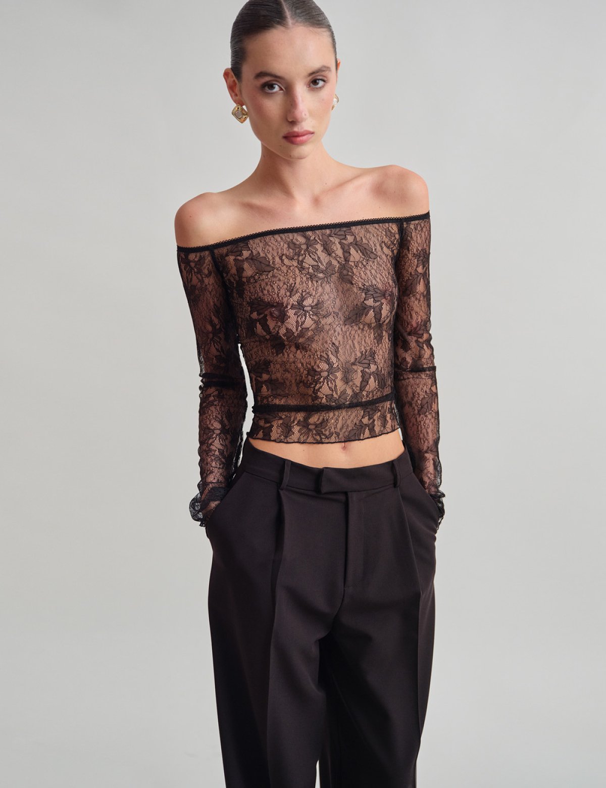 Γυναικείο μακρυμάνικο off-shoulder τοπ δαντέλα