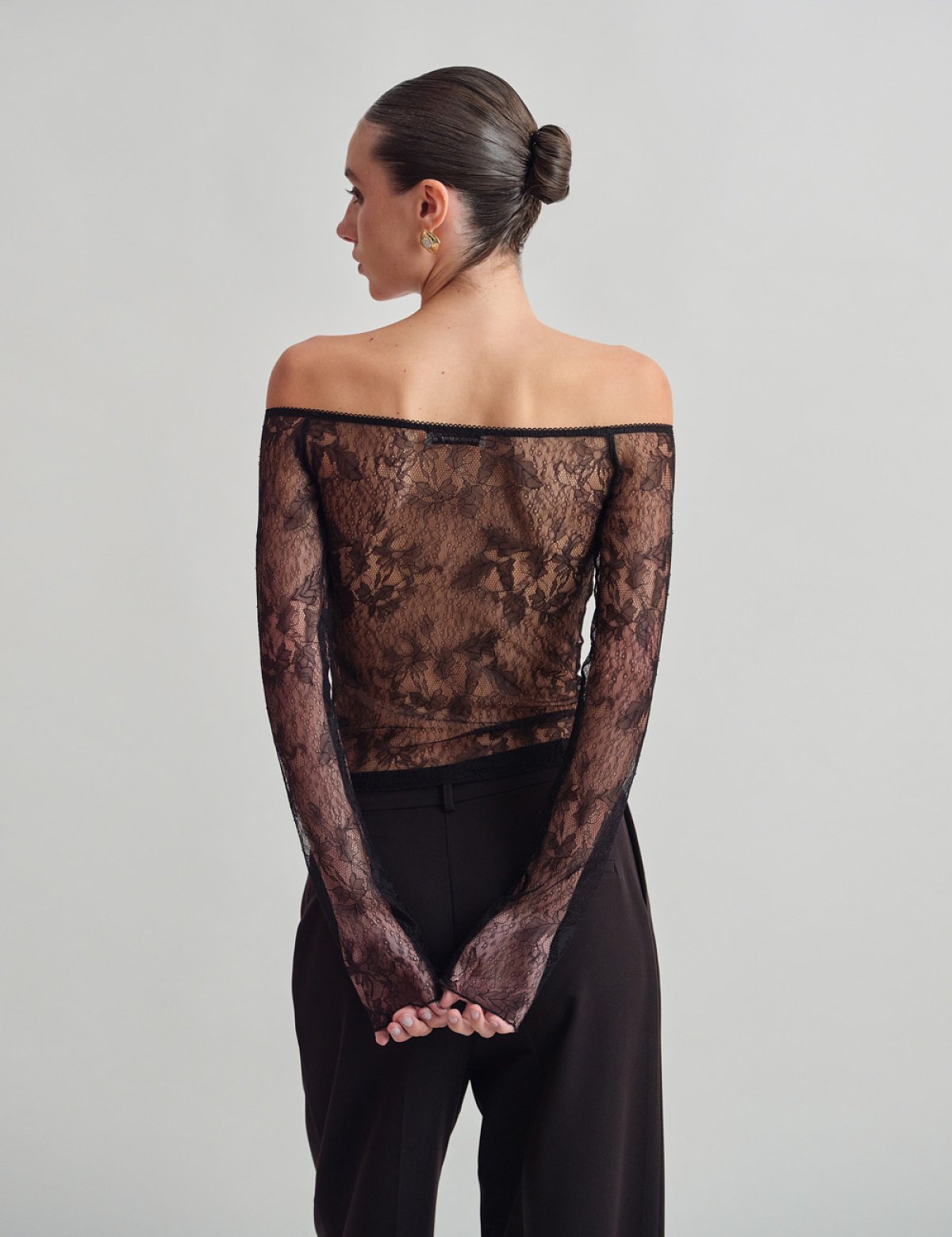 Γυναικείο μακρυμάνικο off-shoulder τοπ δαντέλα