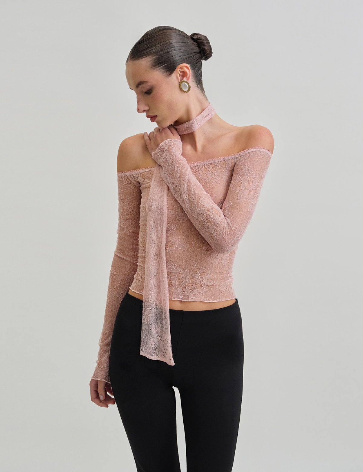 Γυναικείο μακρυμάνικο off-shoulder τοπ δαντέλα