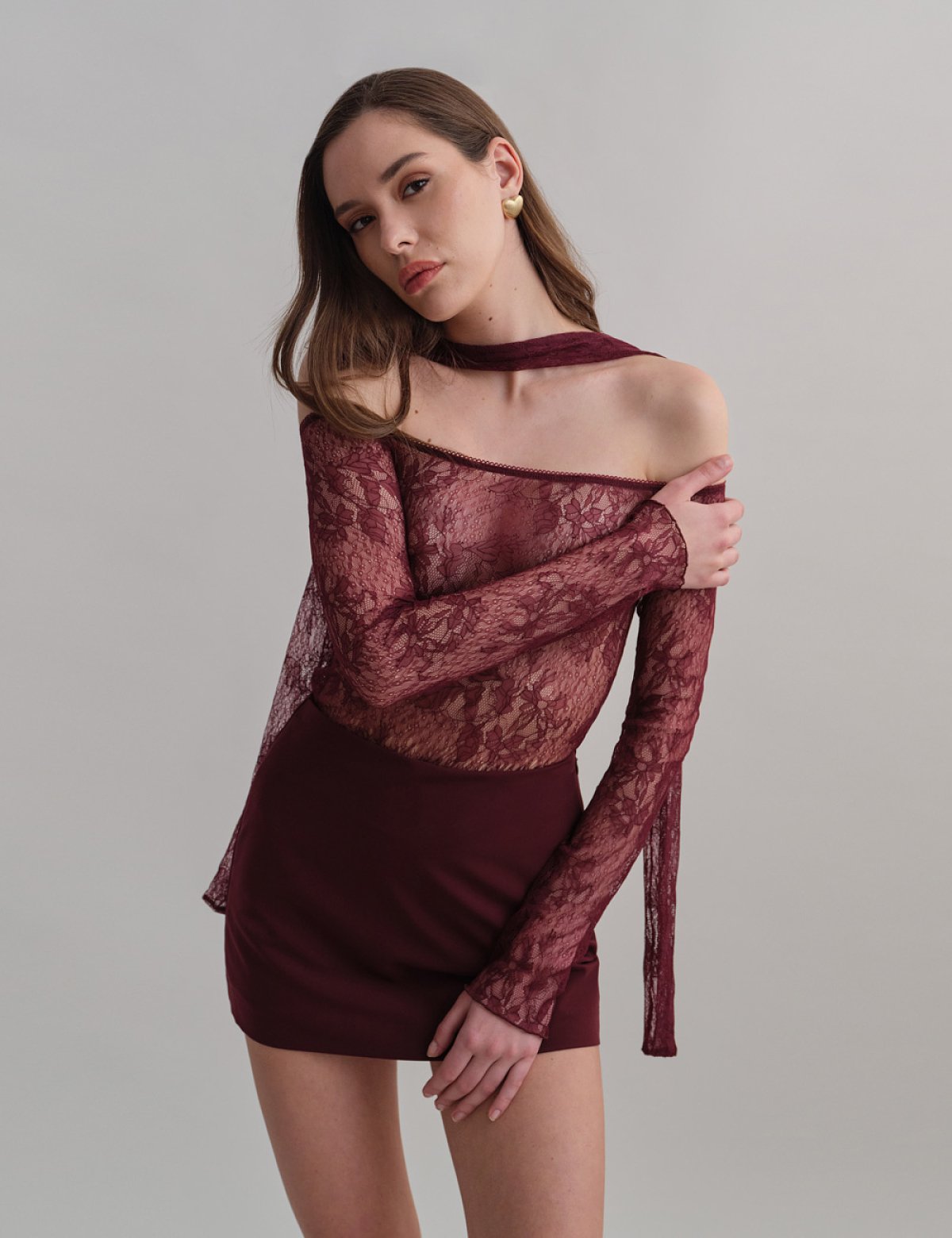 Γυναικείο μακρυμάνικο off-shoulder τοπ δαντέλα