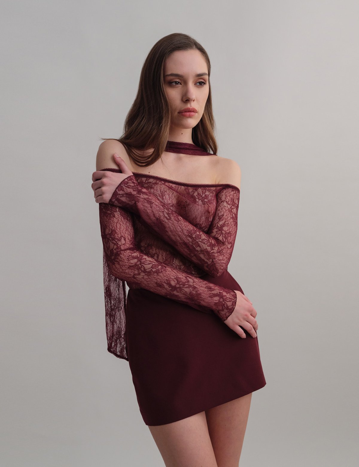 Γυναικείο μακρυμάνικο off-shoulder τοπ δαντέλα