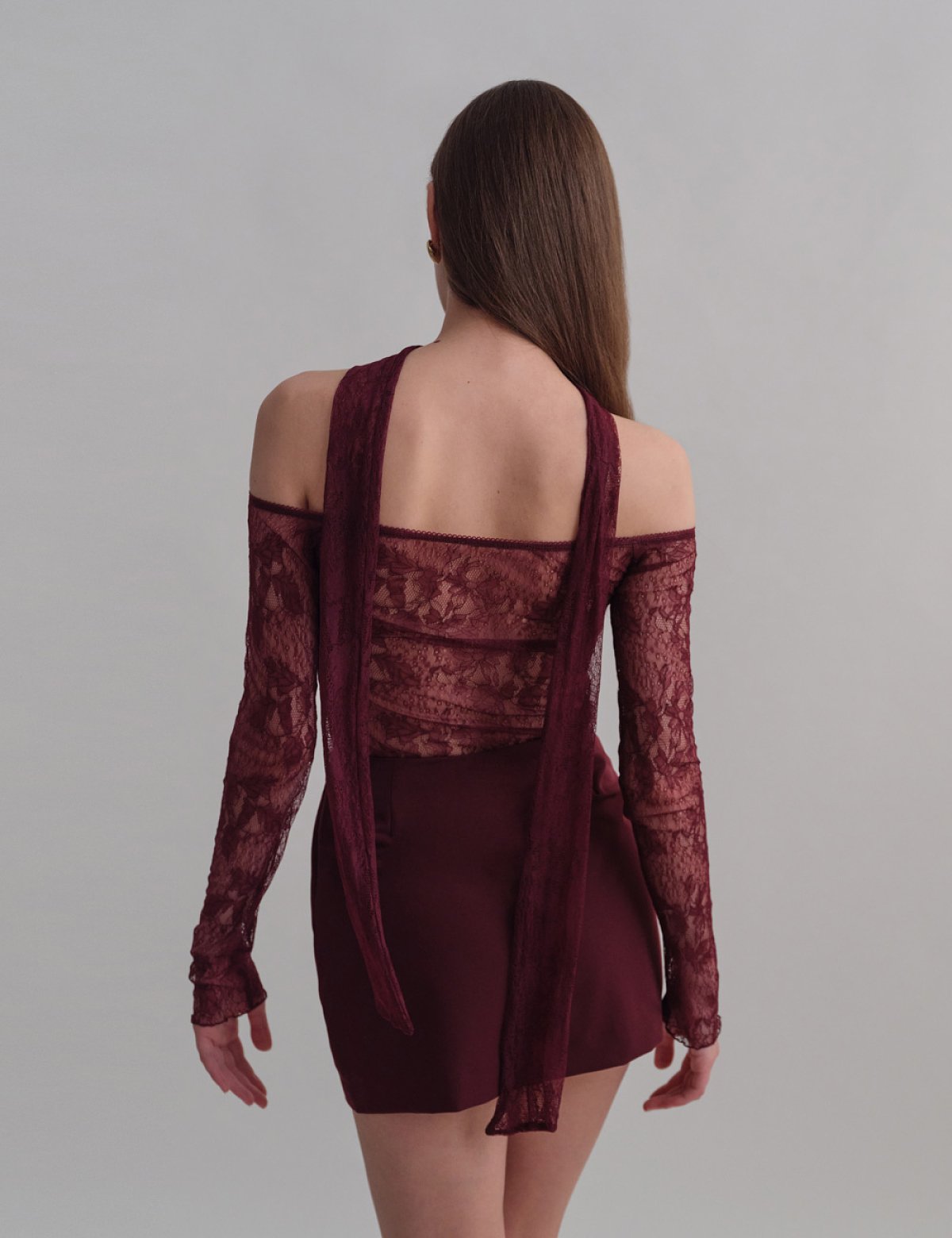 Γυναικείο μακρυμάνικο off-shoulder τοπ δαντέλα