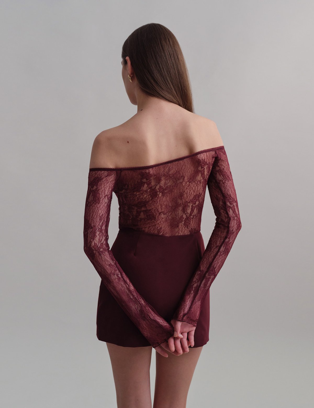 Γυναικείο μακρυμάνικο off-shoulder τοπ δαντέλα