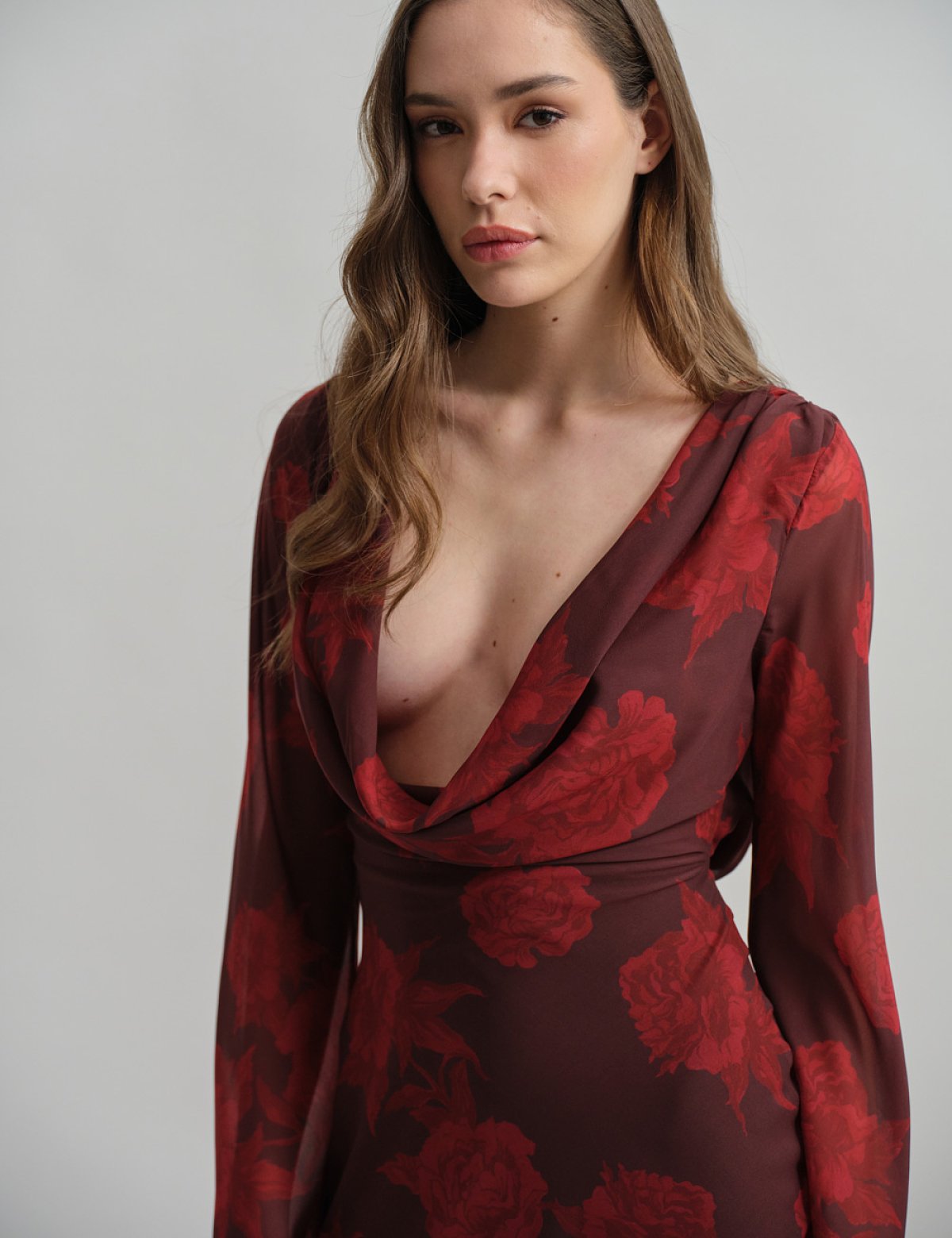 Γυναικείο μακρυμάνικο ντραπέ μίνι φόρεμα εμπριμέ μπορντώ