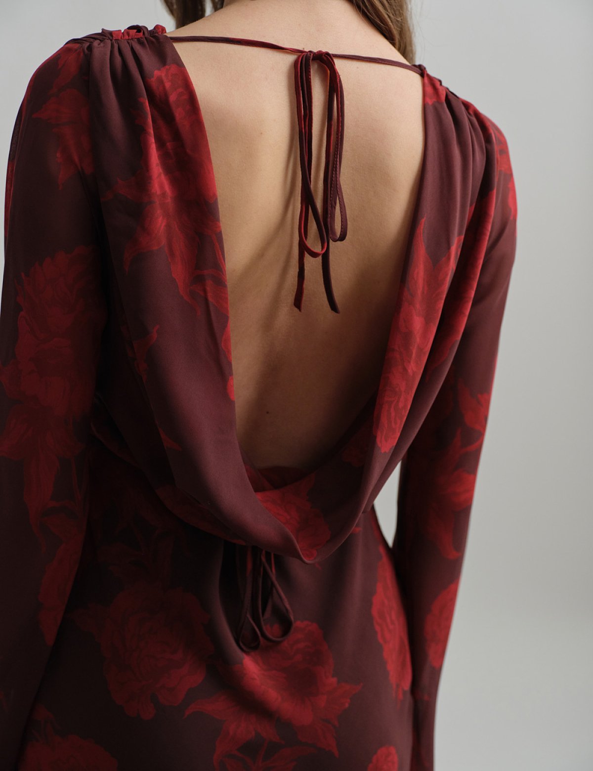 Γυναικείο μακρυμάνικο ντραπέ μίνι φόρεμα εμπριμέ μπορντώ