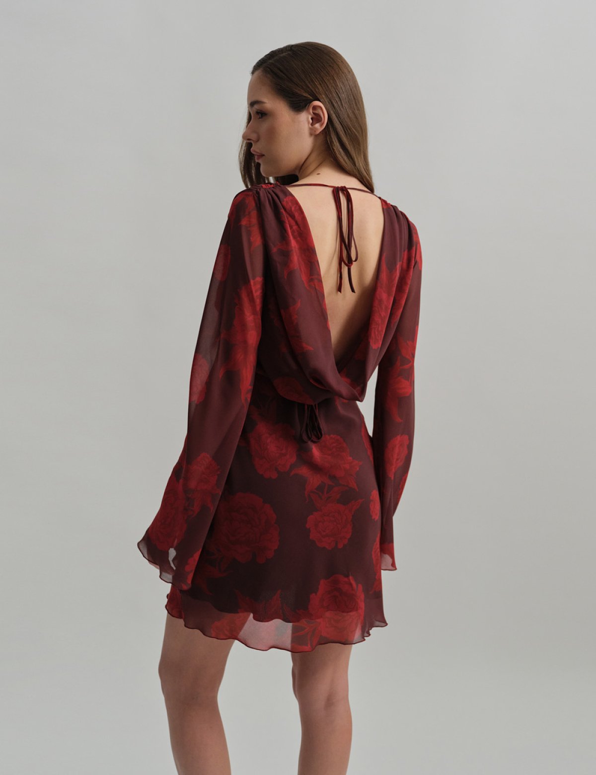 Γυναικείο μακρυμάνικο ντραπέ μίνι φόρεμα εμπριμέ μπορντώ