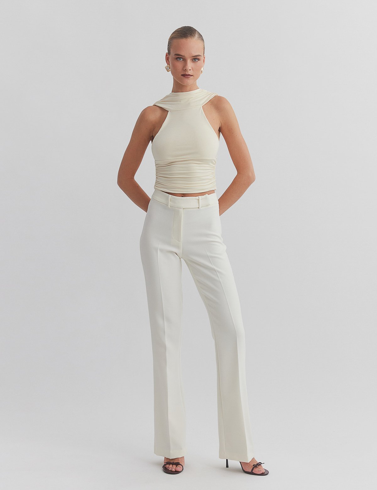 Straight trousers with crease-5