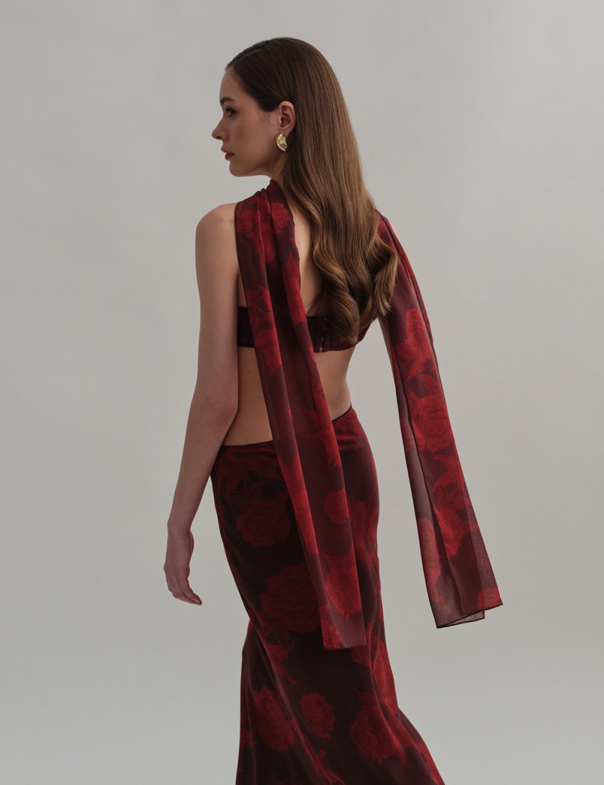 Γυναικείο ημιδιάφανο εμπριμέ μακρύ φουλάρι με all-over floral print