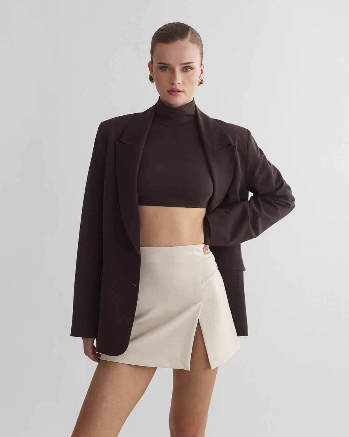 Mini skirt with slit-1