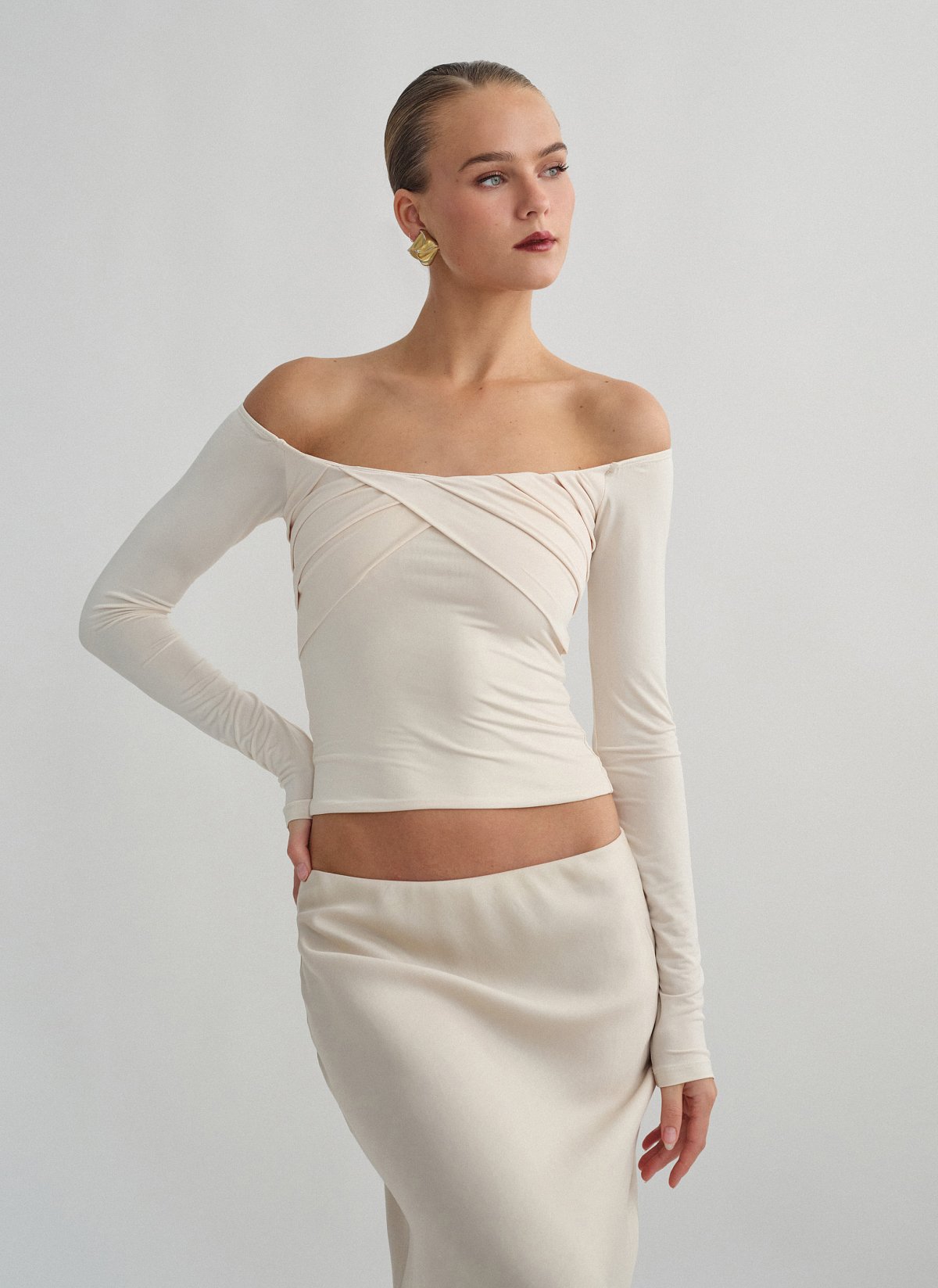 Μακρυμάνικη μπλούζα με χιαστί ντεκολτέ-0