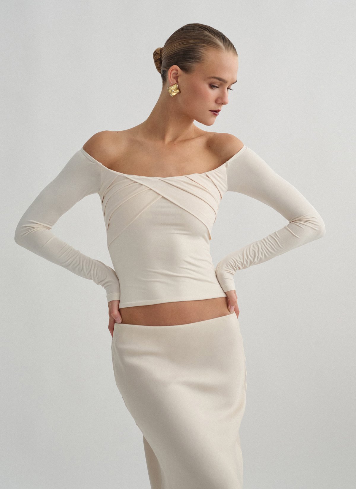 Μακρυμάνικη μπλούζα με χιαστί ντεκολτέ-1