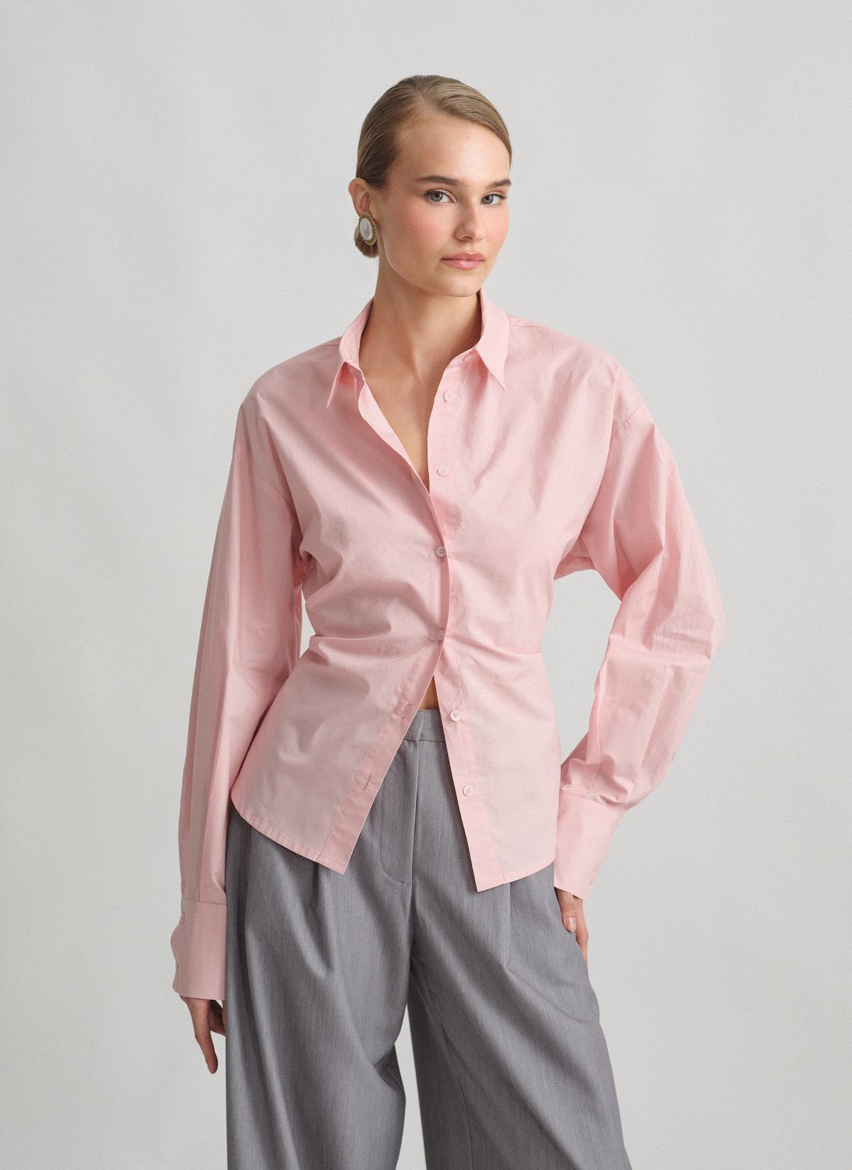 Γυναικείο πουκάμισο με ανοιχτή πλάτη με δέσιμο