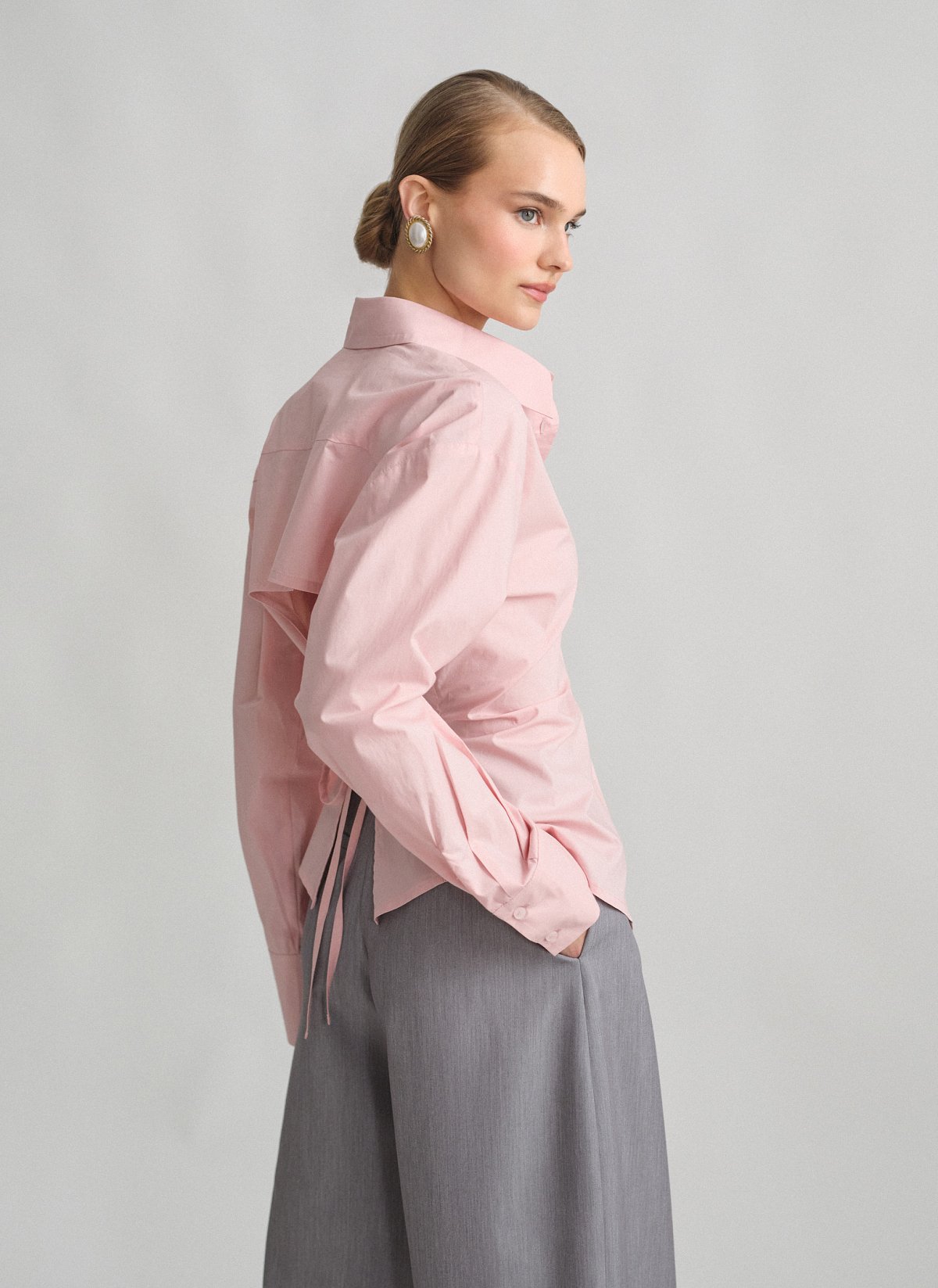 Γυναικείο πουκάμισο με ανοιχτή πλάτη με δέσιμο