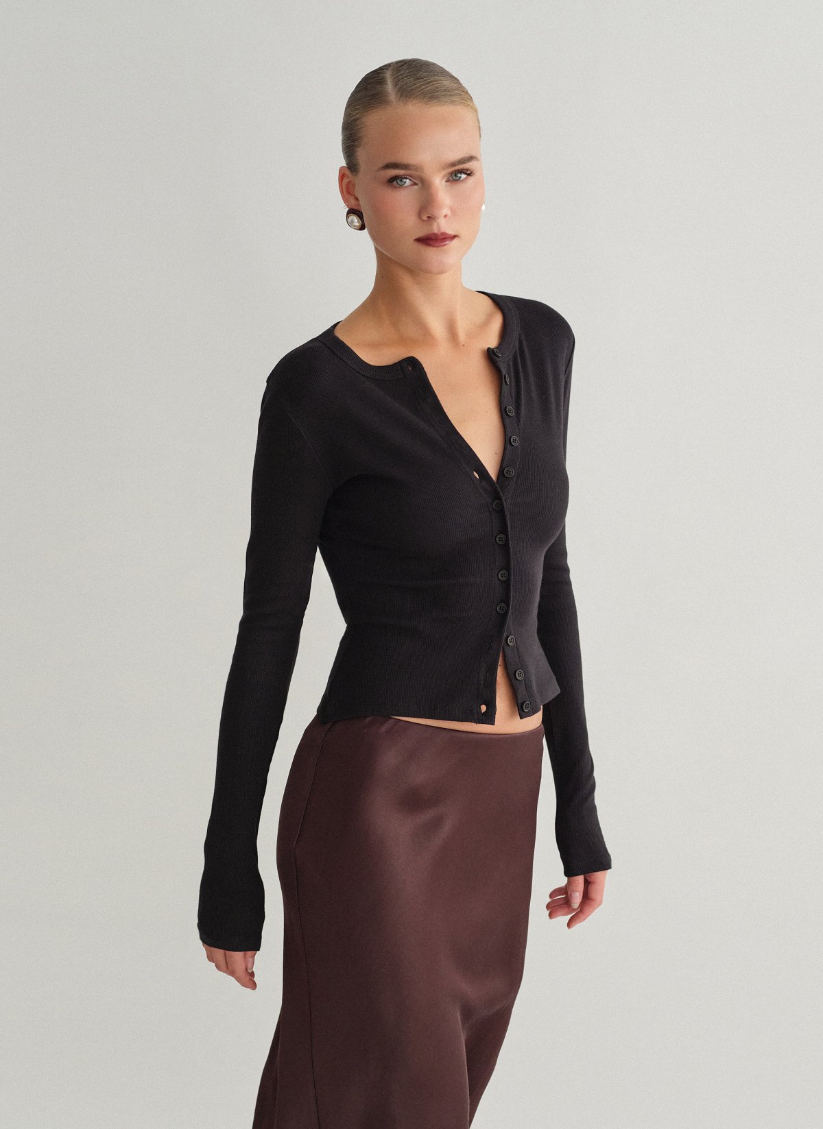 Longsleeve ribbed cardigan with buttons-9