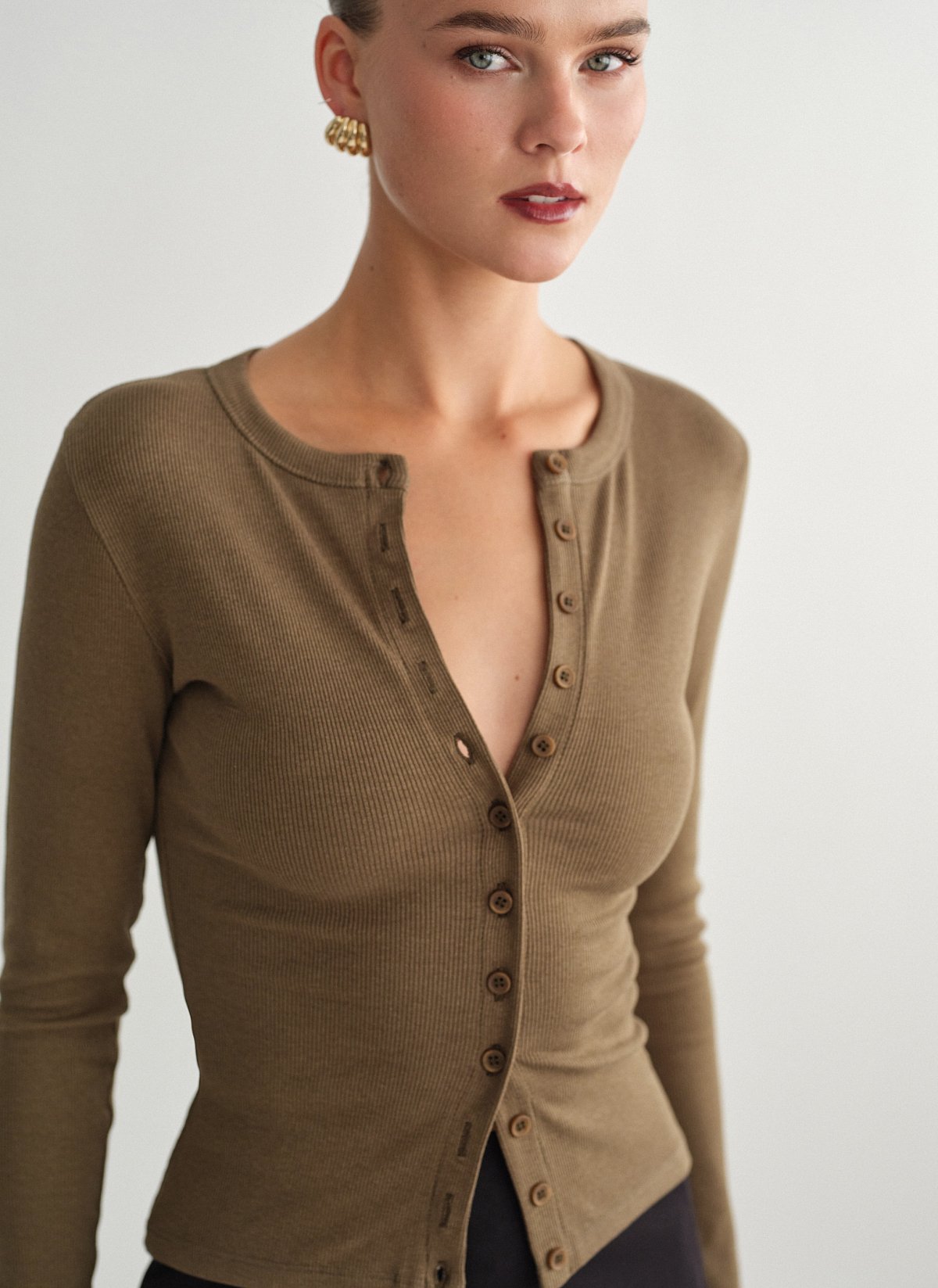 Longsleeve ribbed cardigan with buttons-3