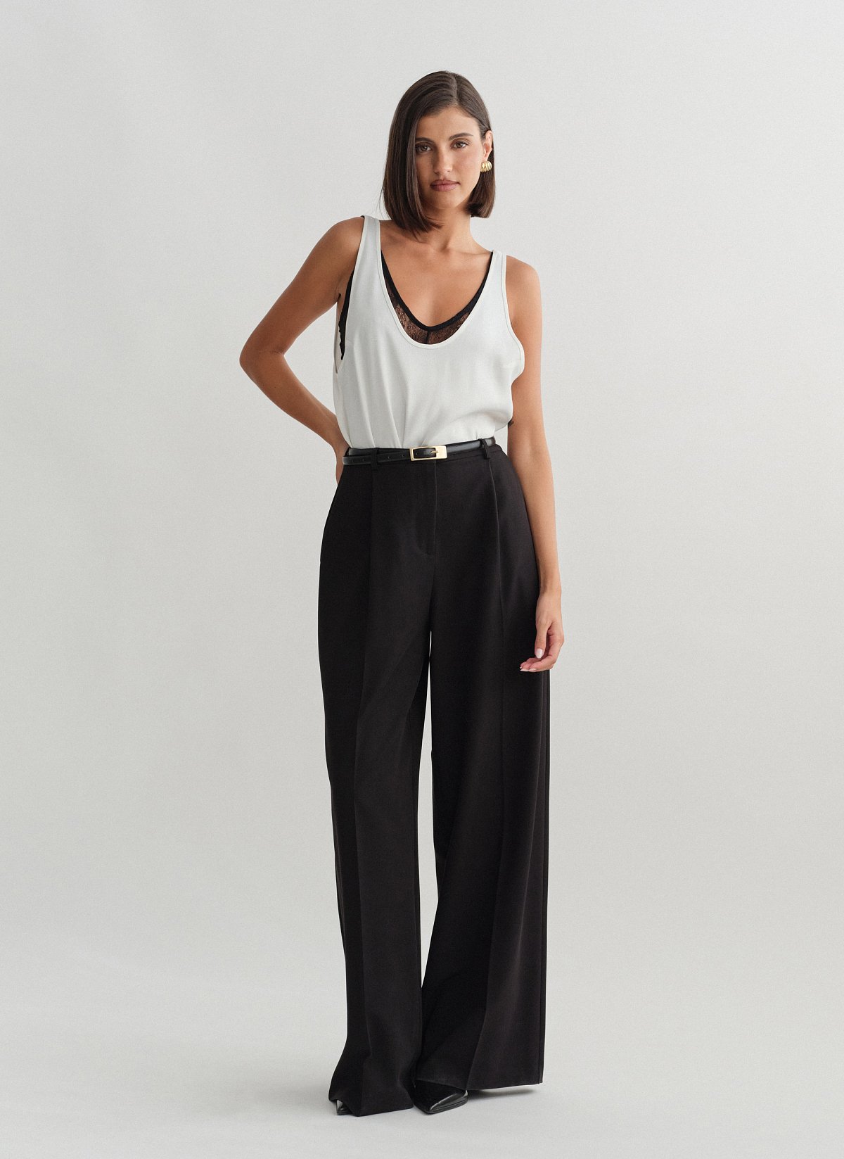 Γυναικείο υφασμάτινο παντελόνι με πιέτες