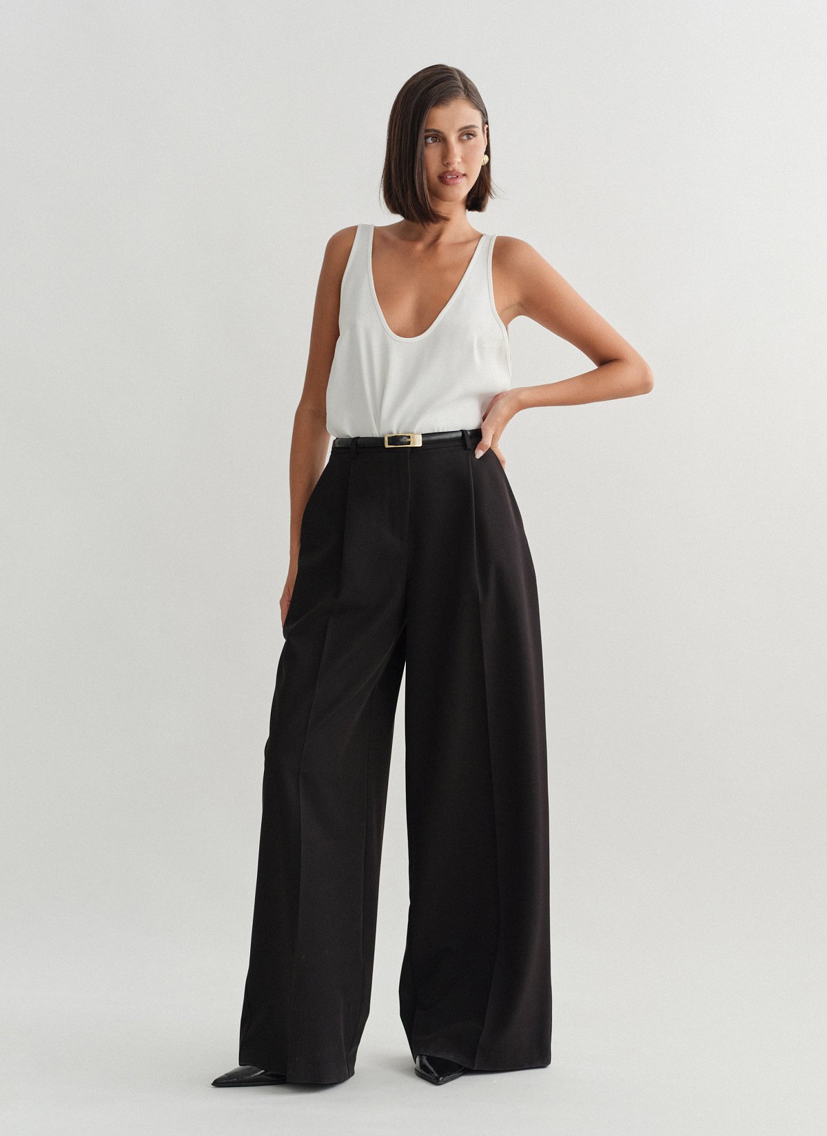 Γυναικείο υφασμάτινο παντελόνι με πιέτες