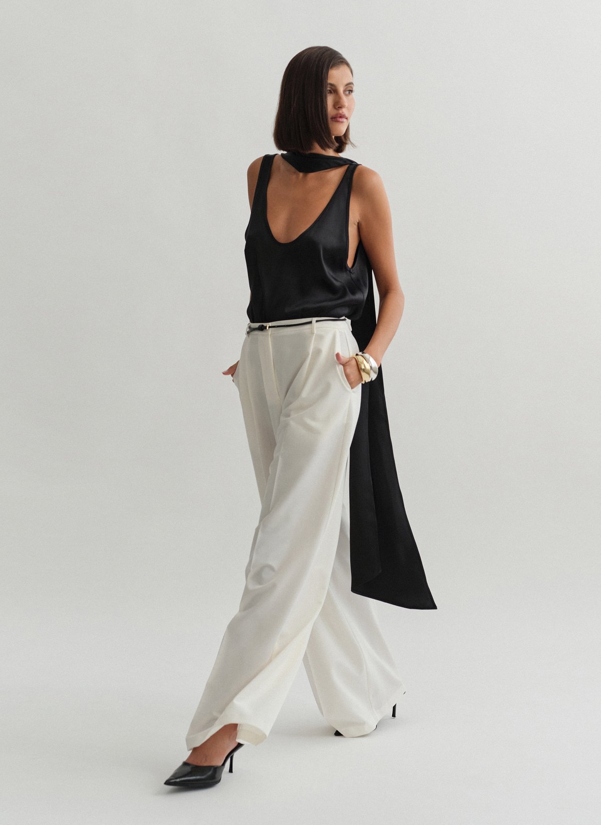 Γυναικείο υφασμάτινο παντελόνι με πιέτες